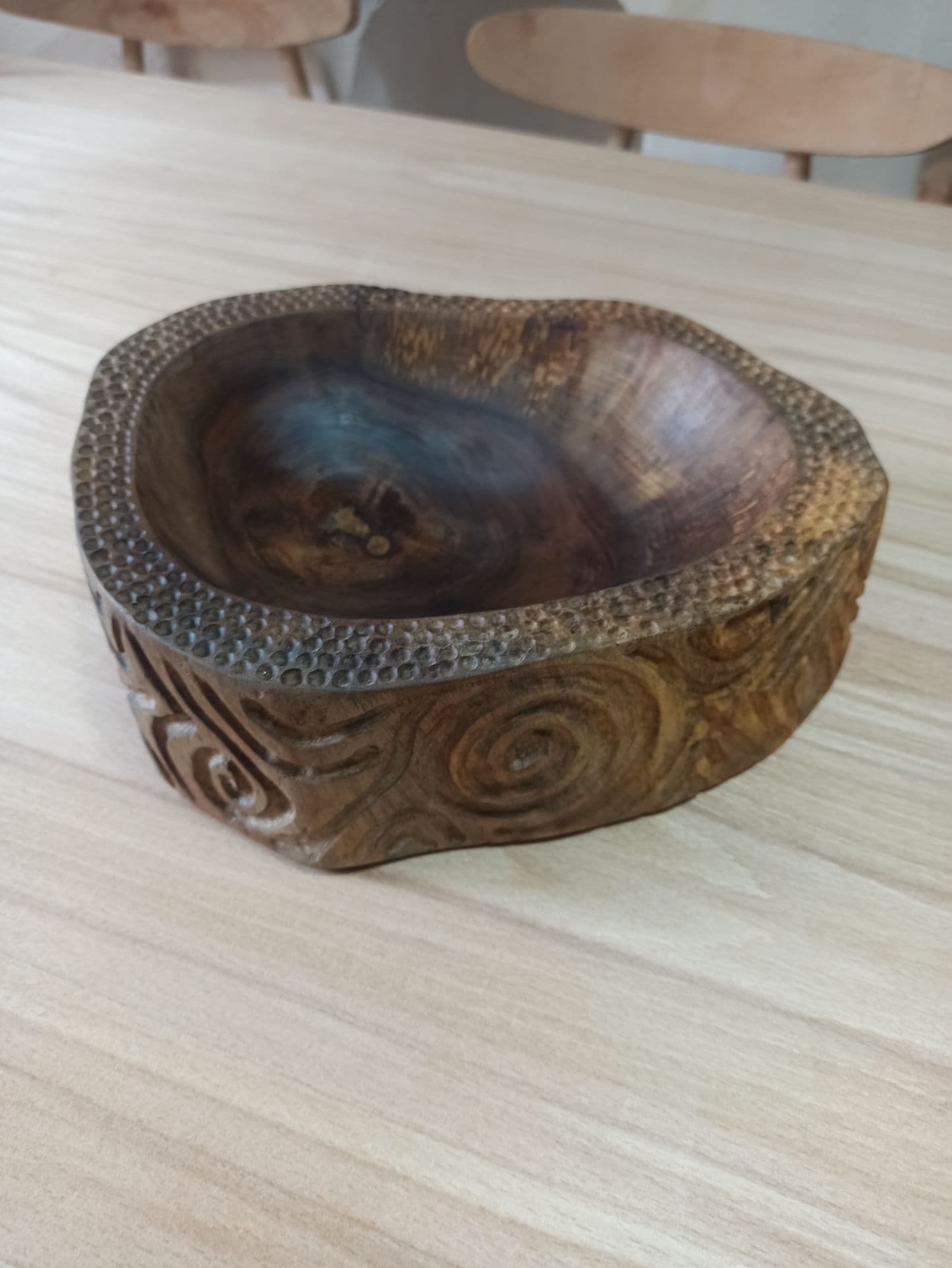 ظرف پذیرایی کنده کاری چوب گردو کد 58 — تصویر ۳