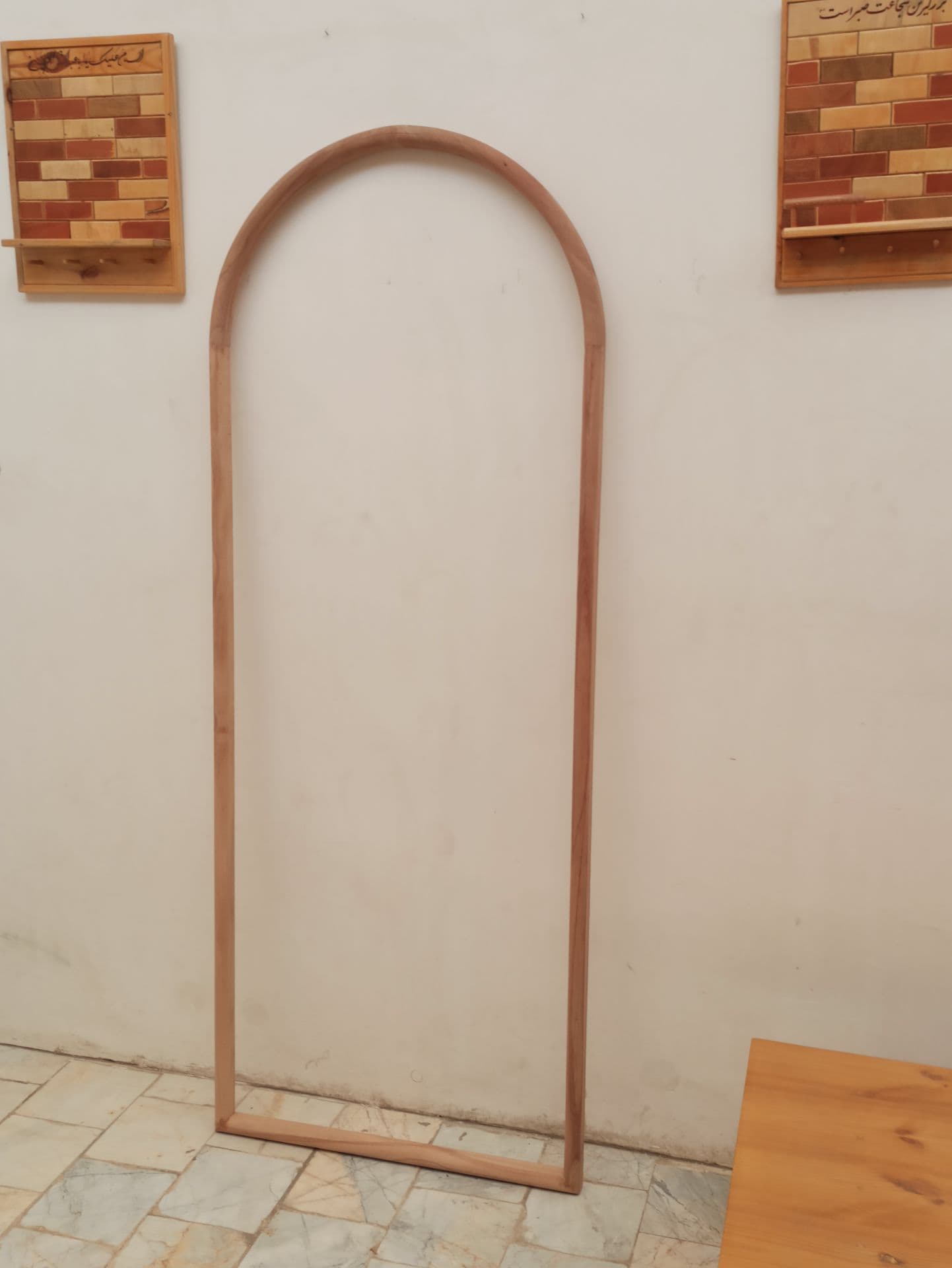 آینه قدی چوب راش مدل گنبدی — تصویر ۳