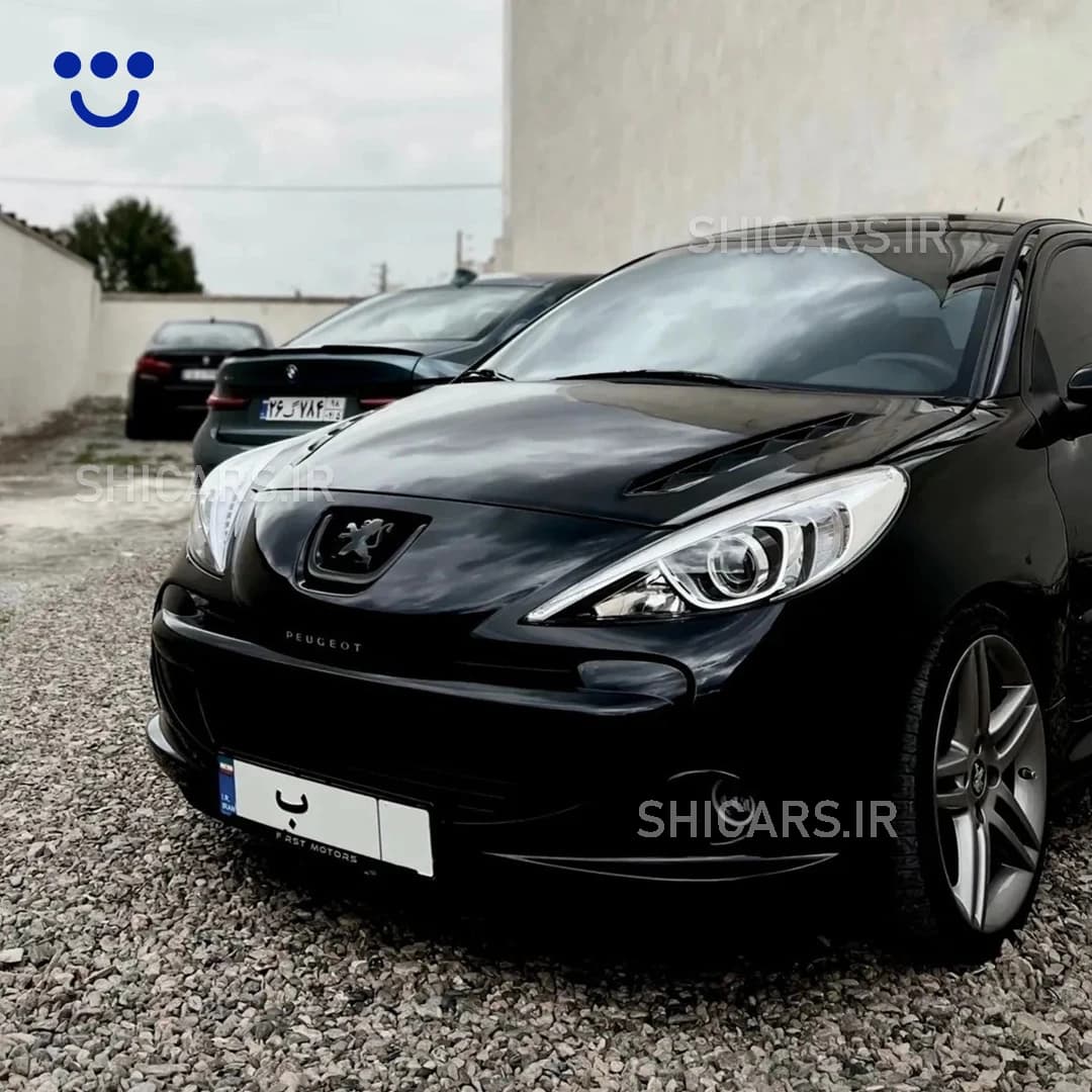 آرم جلو پنجره 207 مشکی پیانویی – شیکارز — تصویر ۳