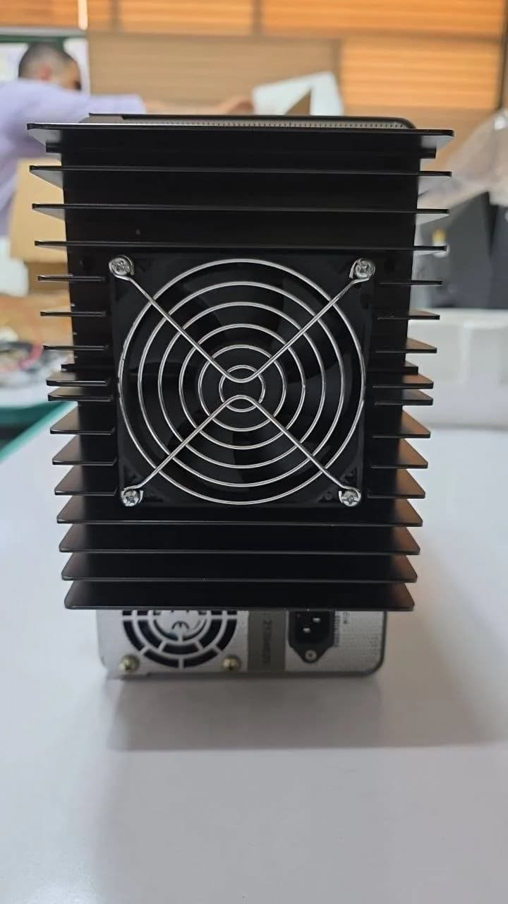 منبع تغذیه آزمایشگاهی دوبل تراکینگ مگاتک MEGATEK MP-3005D، خروجی 30 ولت 5 آمپر — تصویر ۲