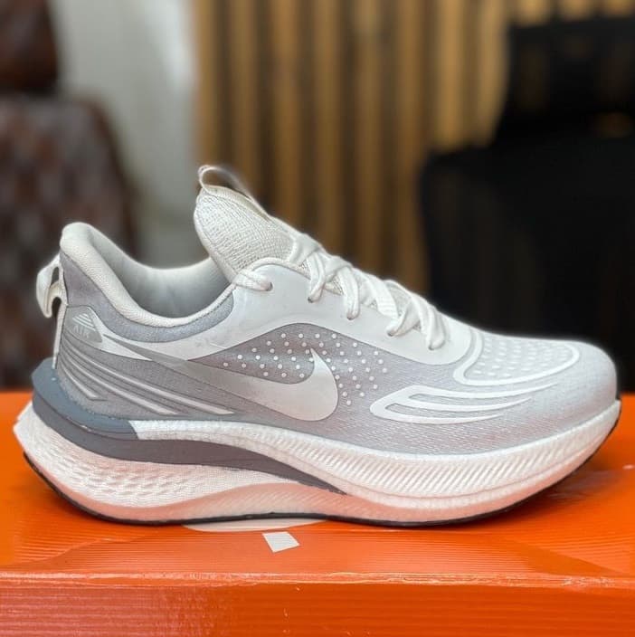کتونی نایک زوم رانینگ بامیکو 👟 — تصویر ۴