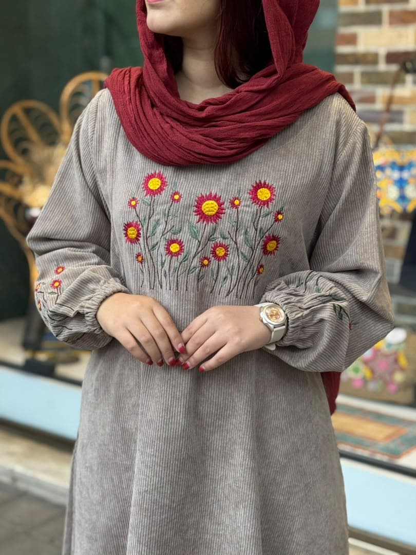 پیراهن آفتابگردون کرم خاکی — تصویر ۳