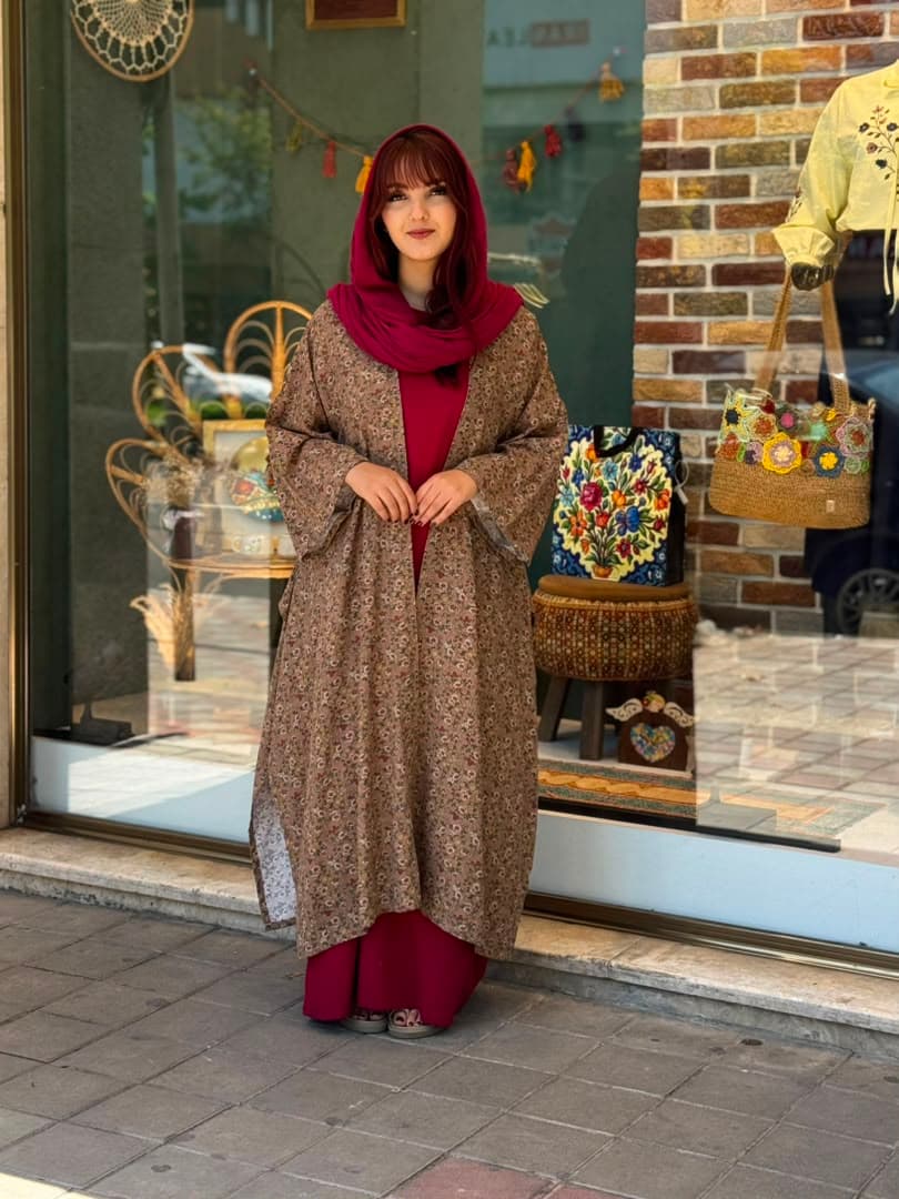 پانچ لارا نسکافه ای گل ریز سفید قرمز — تصویر ۳