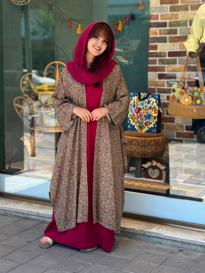پانچ لارا نسکافه ای گل ریز سفید قرمز — تصویر ۴