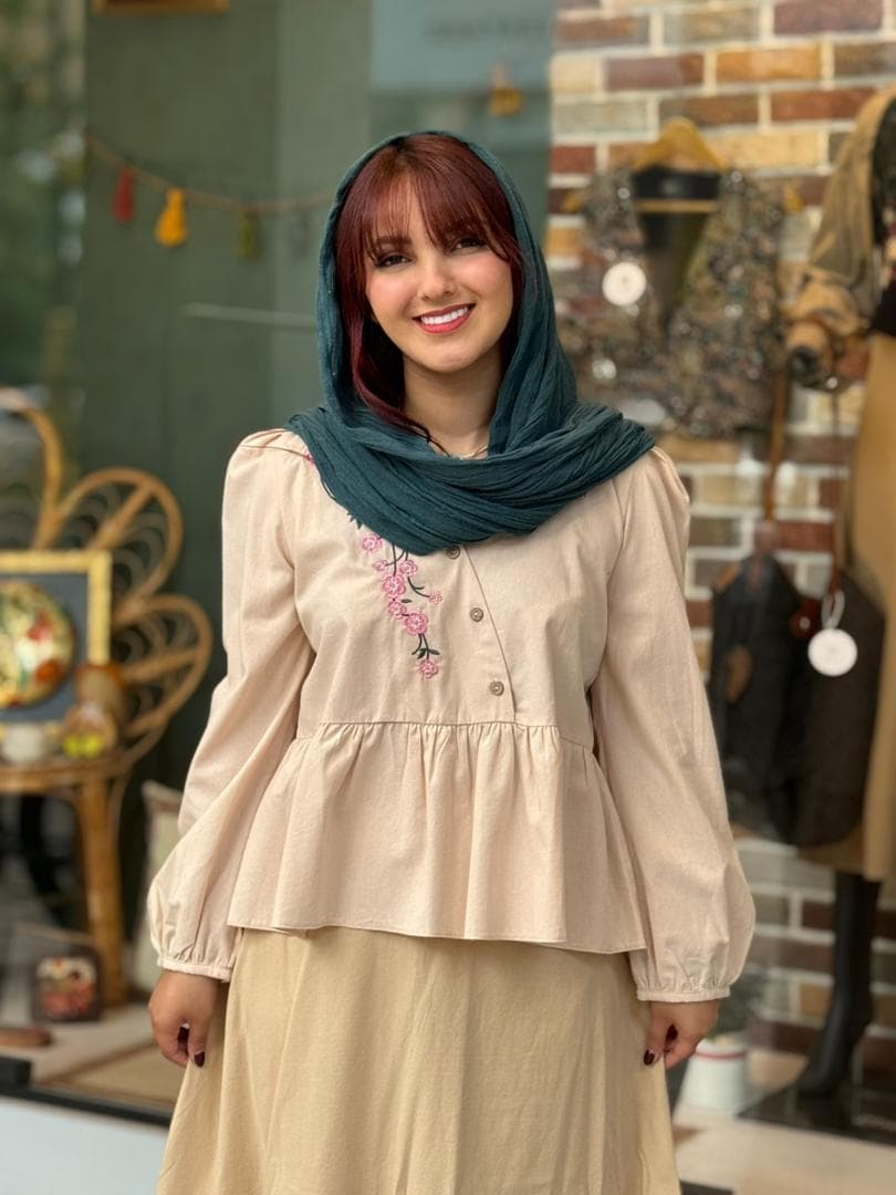 شومیز پیچک کرم — تصویر ۳