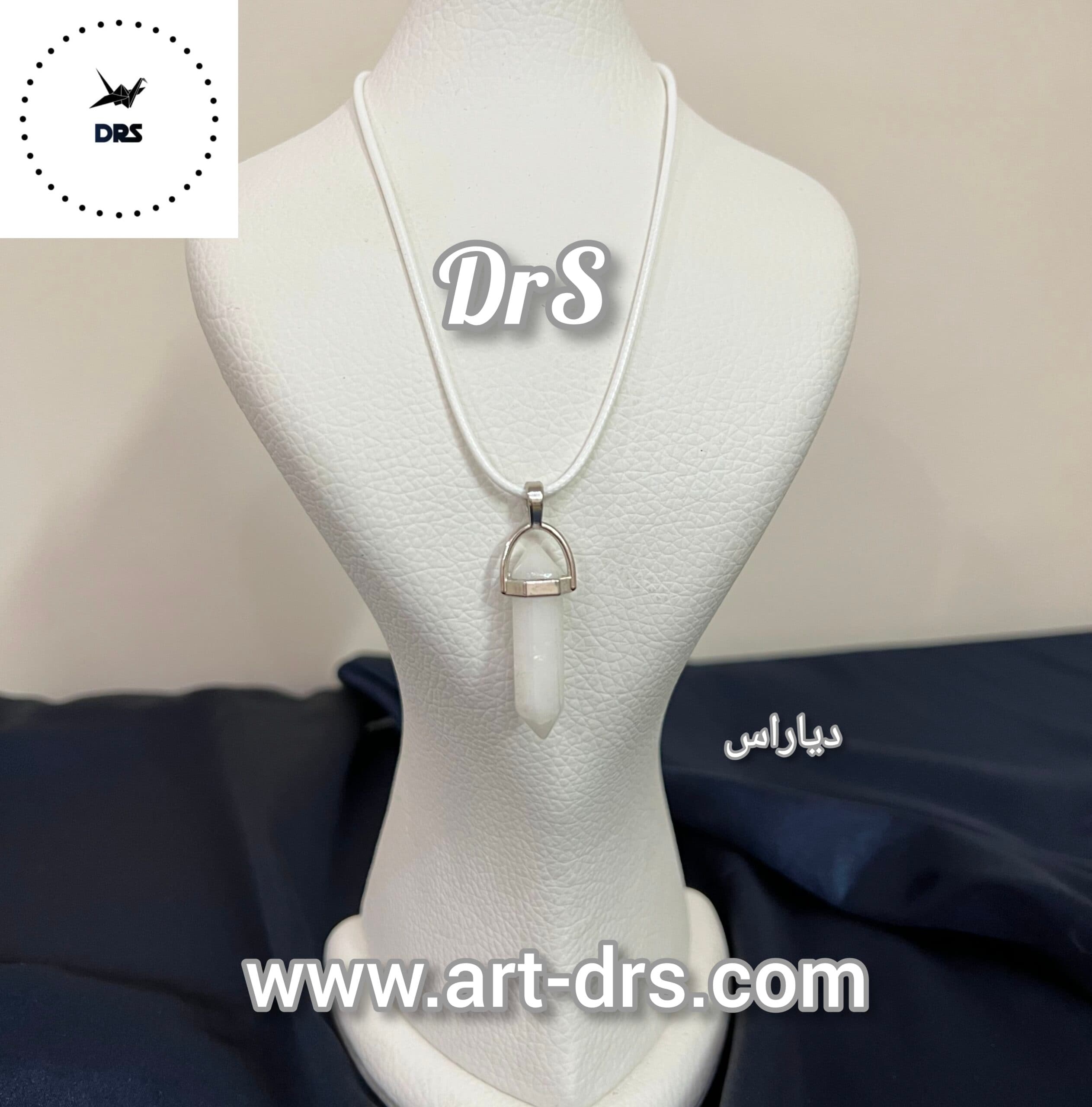 گردنبند کوارتز سفید منشوری با بند چرم