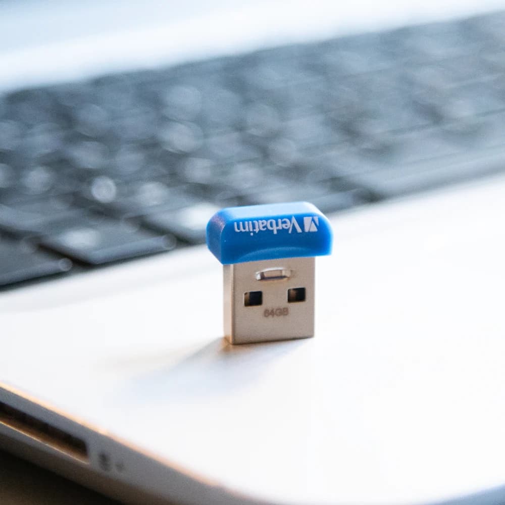 فلش مموری USB 3.2 ورباتیم| ظرفیت 32 گیگابایت مدل Store ‘n’ Stay Nano