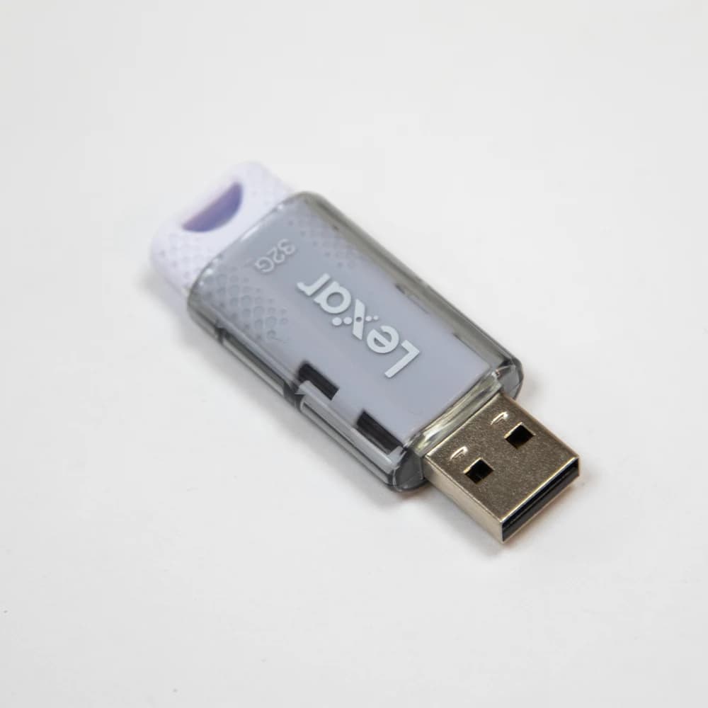 فلش مموری لکسار S60؛ ظرفیت 16 گیگابایت|ساده، سبک و کاربردی با رابط USB 2.0