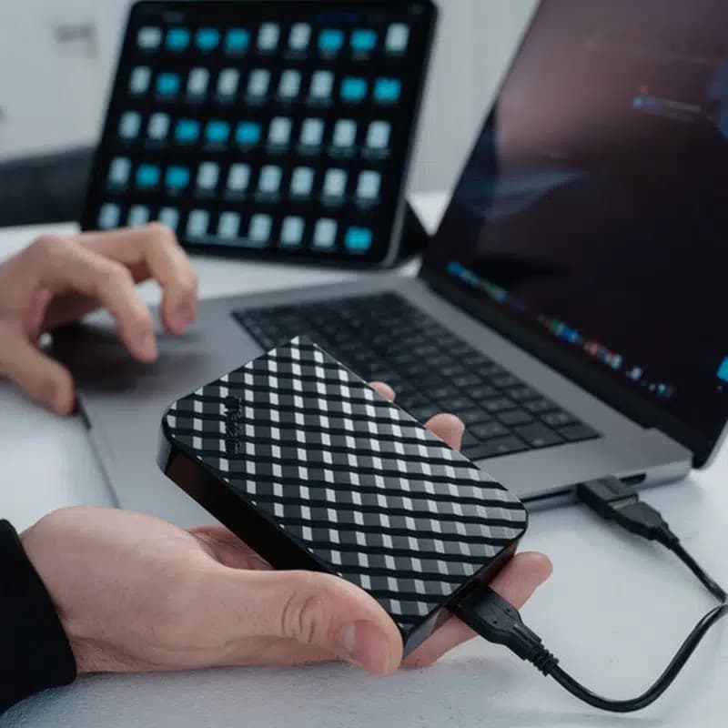 هارد اکسترنال ورباتیم مدل Store ‘n’ Go ظرفیت 2 ترابایت با رابط USB 3 — تصویر ۴