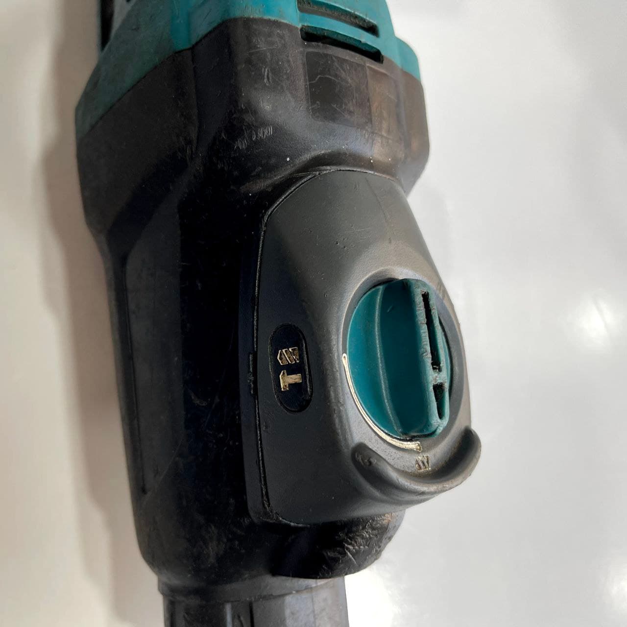 دریل بتن کن چهار شیار ماکیتا مدل hr2600 (استوک) — تصویر ۳