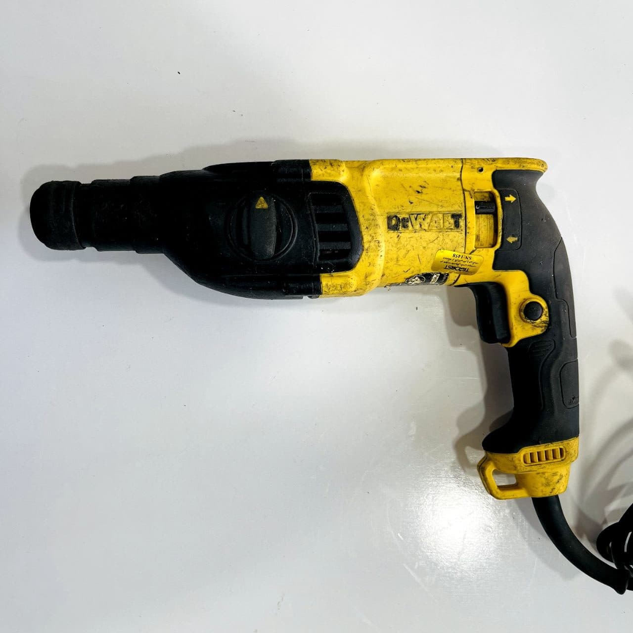 دریل بتن کن چهار شیار دیوالت سه کاره مدل D25133 (استوک)