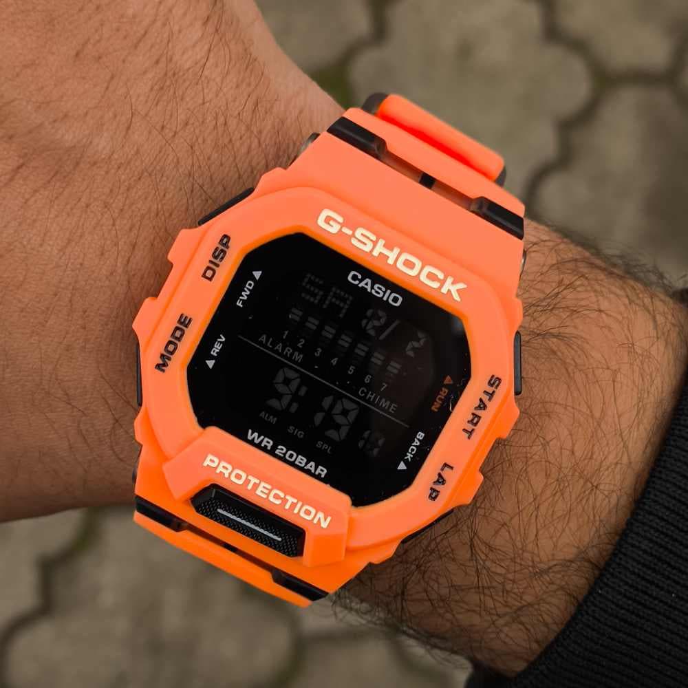 ساعت مچی دیجیتال مردانه جیشاک مدل GBD-200 نارنجی — تصویر ۲