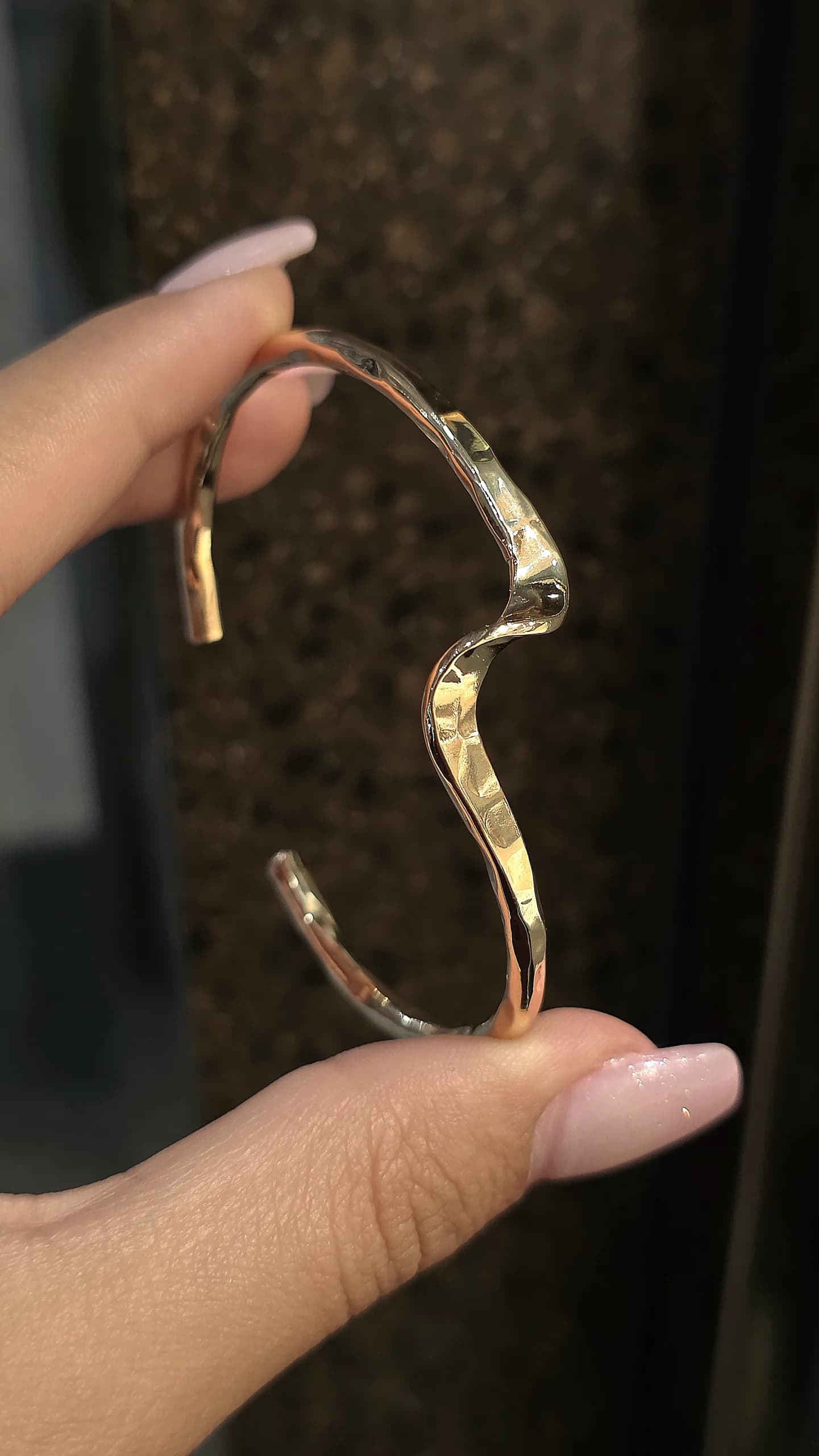بنگل آبکاری طلا زنانه طرح رقص موج — تصویر ۲
