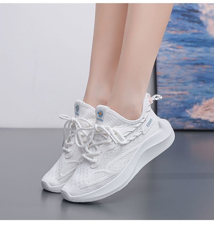 جدید ترین کتونی جورابی از برند fashion — تصویر ۲