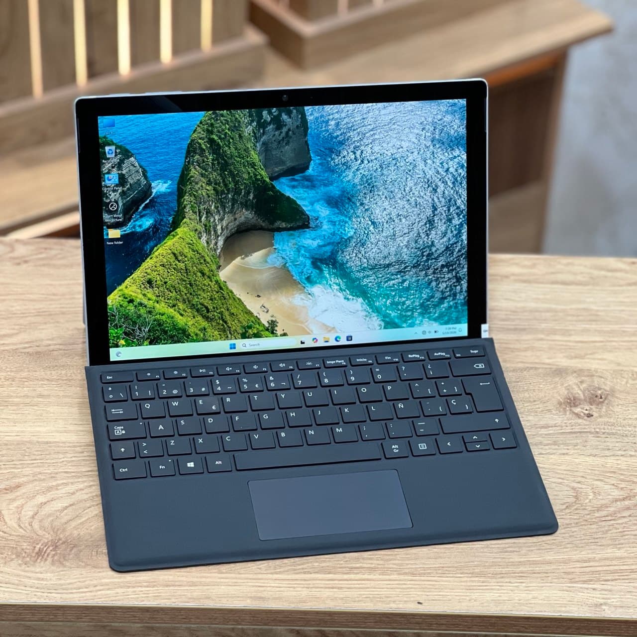 لپ تاپ استوک 12.3 اینچی سرفیس مدل Surface Pro 5 i5 7300U 8GB DDR4 256GB SSD Intel HD 620