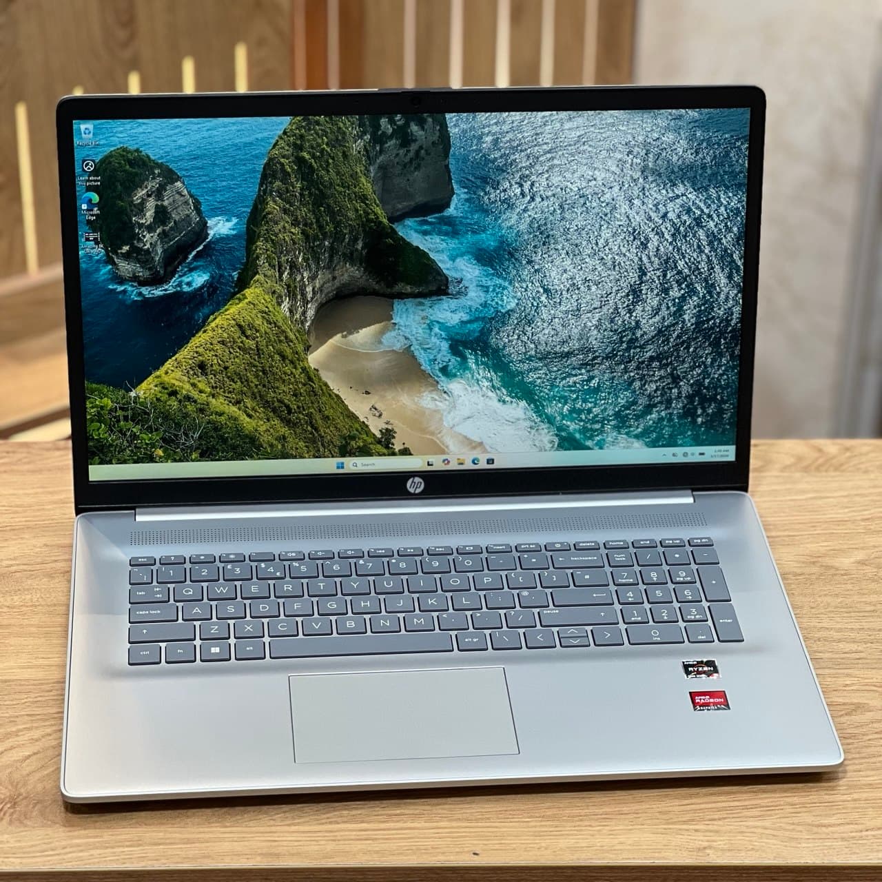 لپ تاپ اپنباکس 17 اینچی اچپی مدل HP Laptop 17 Ryzen5 7520U 8GB DDR5 512GB SSD 512MB AMD