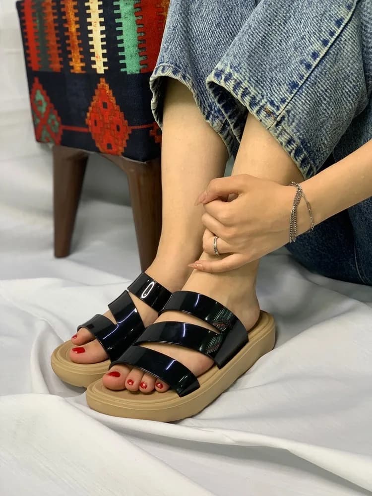 صندل راحتی زنانه سه بند مشکی لژدار — تصویر ۲