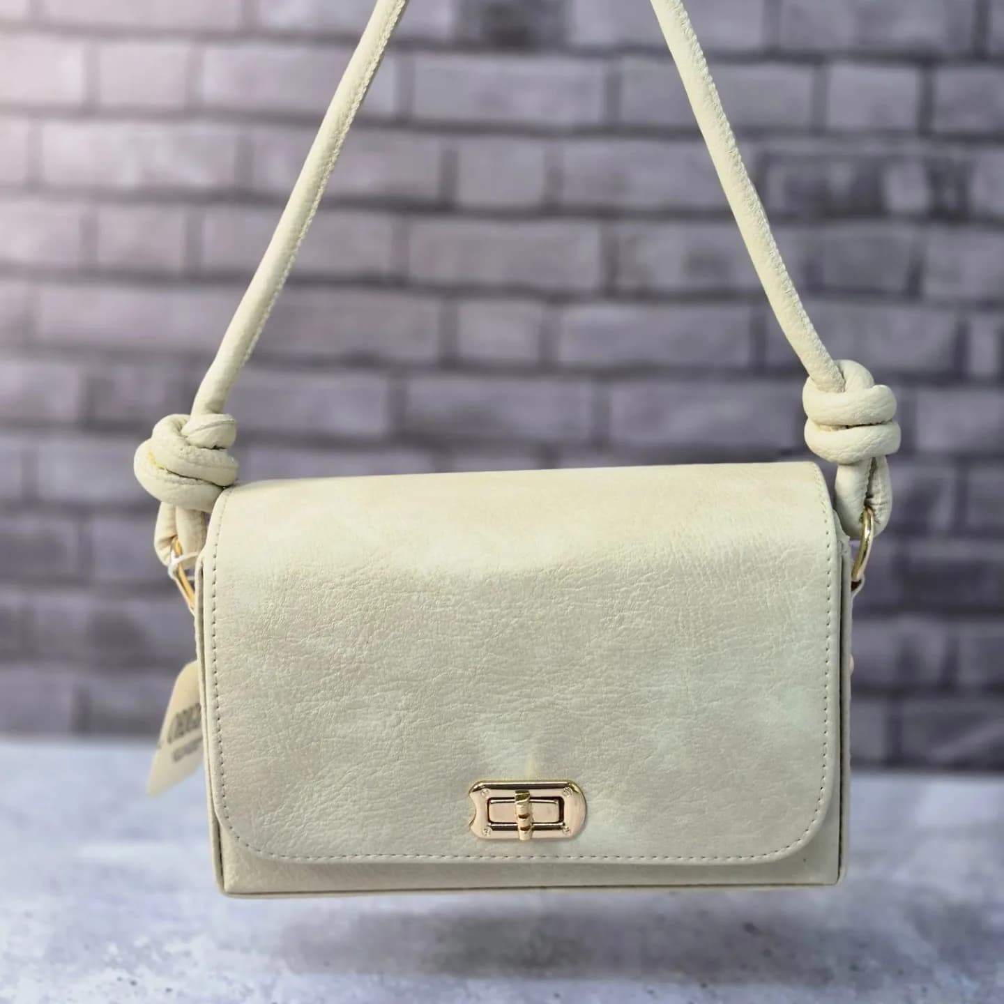 کیف دستی و دوشی ساده کرم گره‌دار