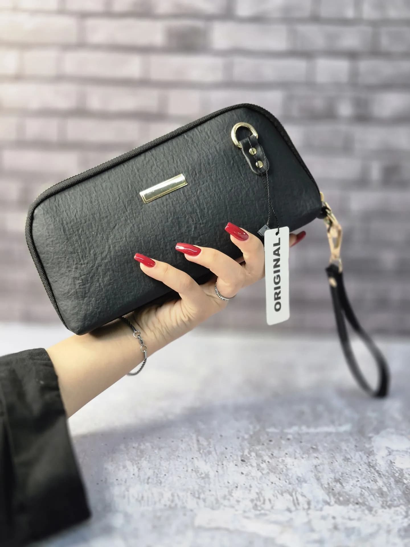 کیف دستی مشکی زیپ دور با بند