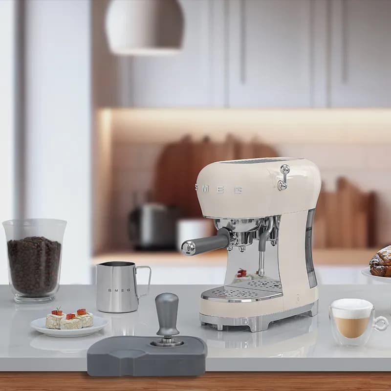 اسپرسوساز اسمگ مدل ECF02BLUK ا SMEG ECF02 Automatic Coffee Machine — تصویر ۵
