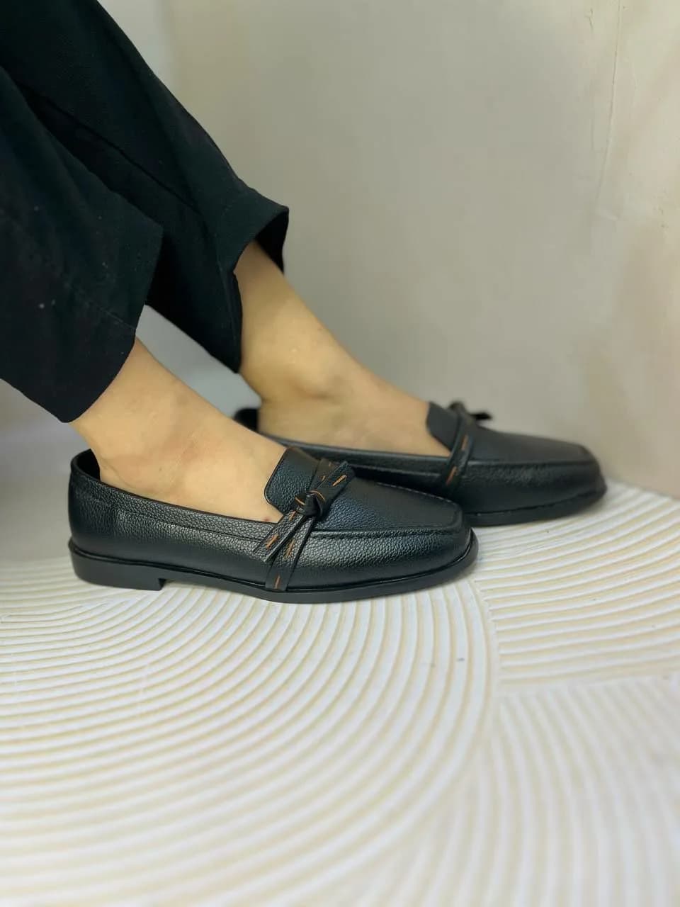 کالج دخترانه ابرا تسمه گره‌دار — تصویر ۲