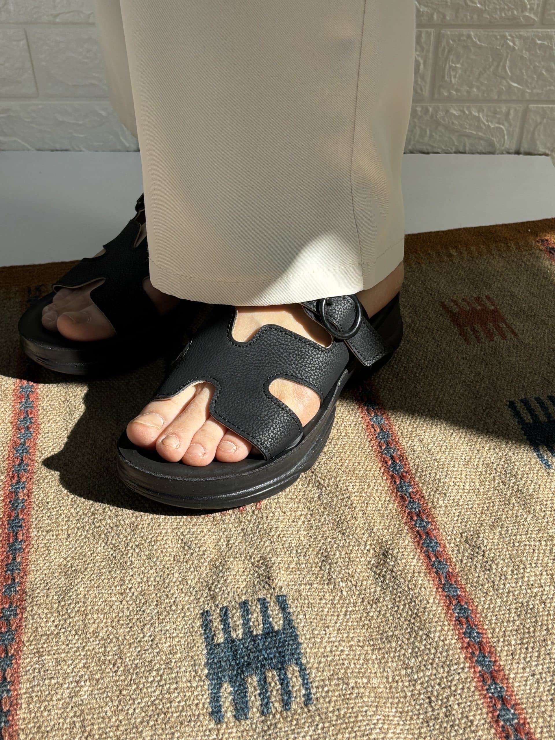 صندل زنانه طرح هرمس مینل — تصویر ۴