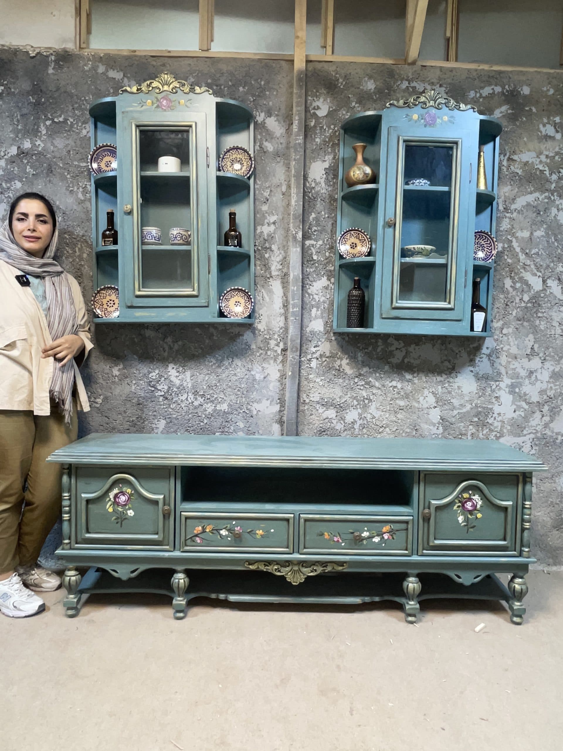 میز تیوی زنبق
