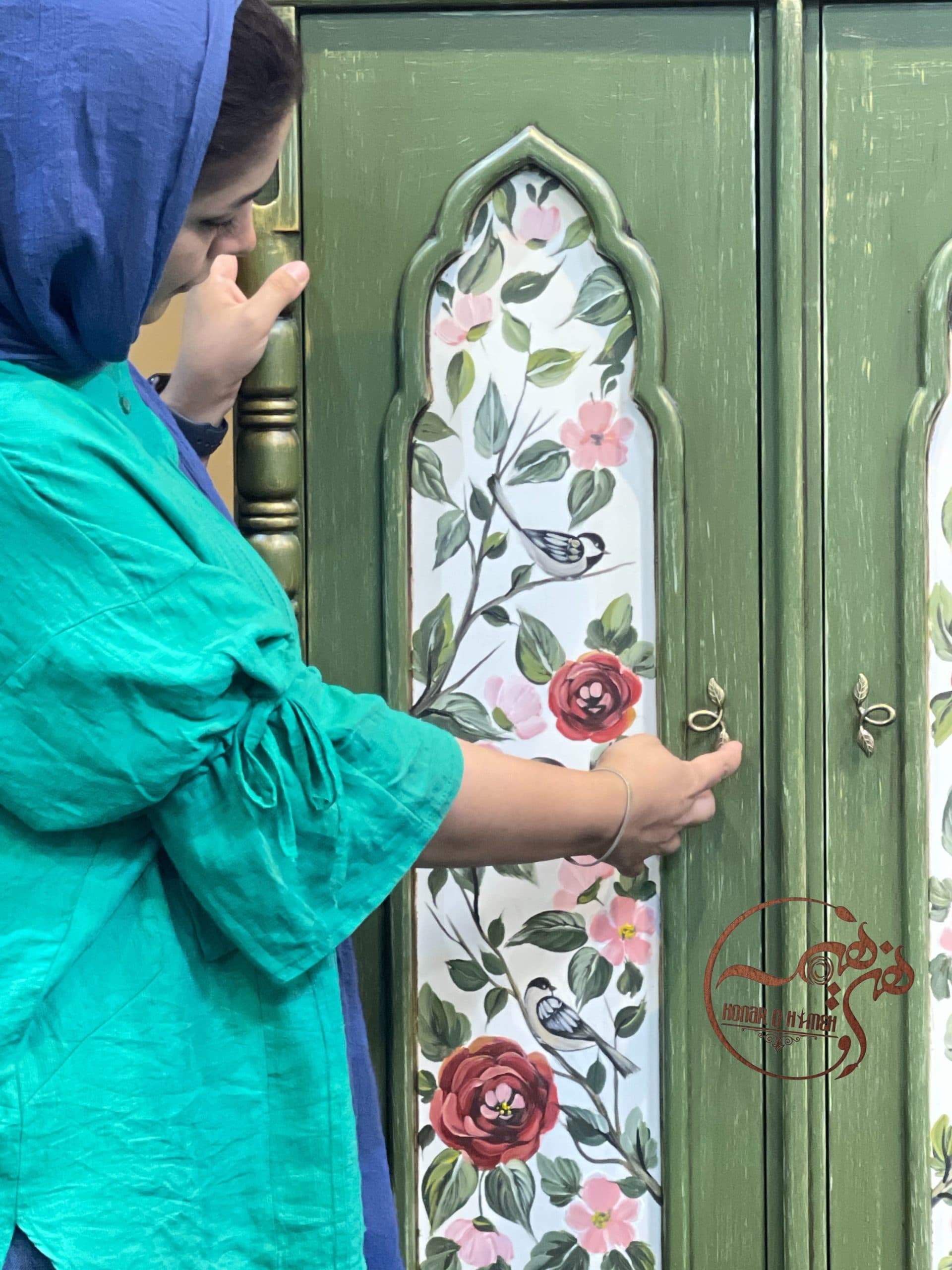 جاکفشی رز سبز با نقاشی پر — تصویر ۳