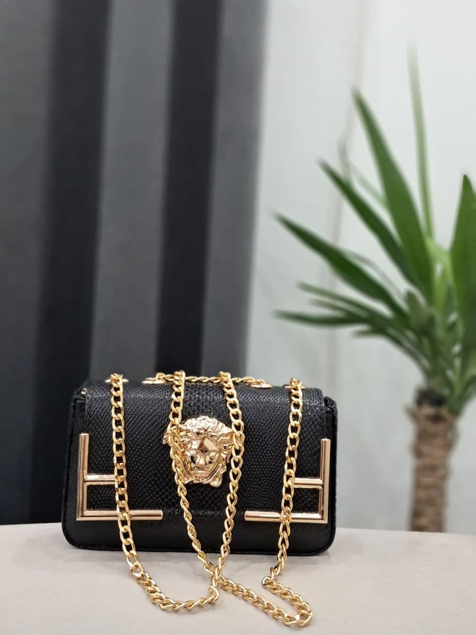 کیف زنانه پاسپورتی مجلسی طرح ورساچه کد 642 — تصویر ۲