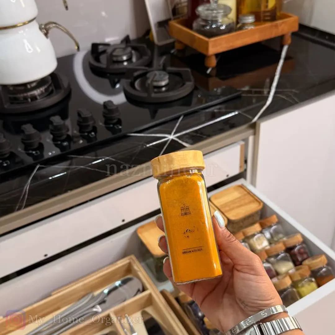 استند جا ادویه چوبی ۱۸ عددی با شیشه درب چوبی — تصویر ۲