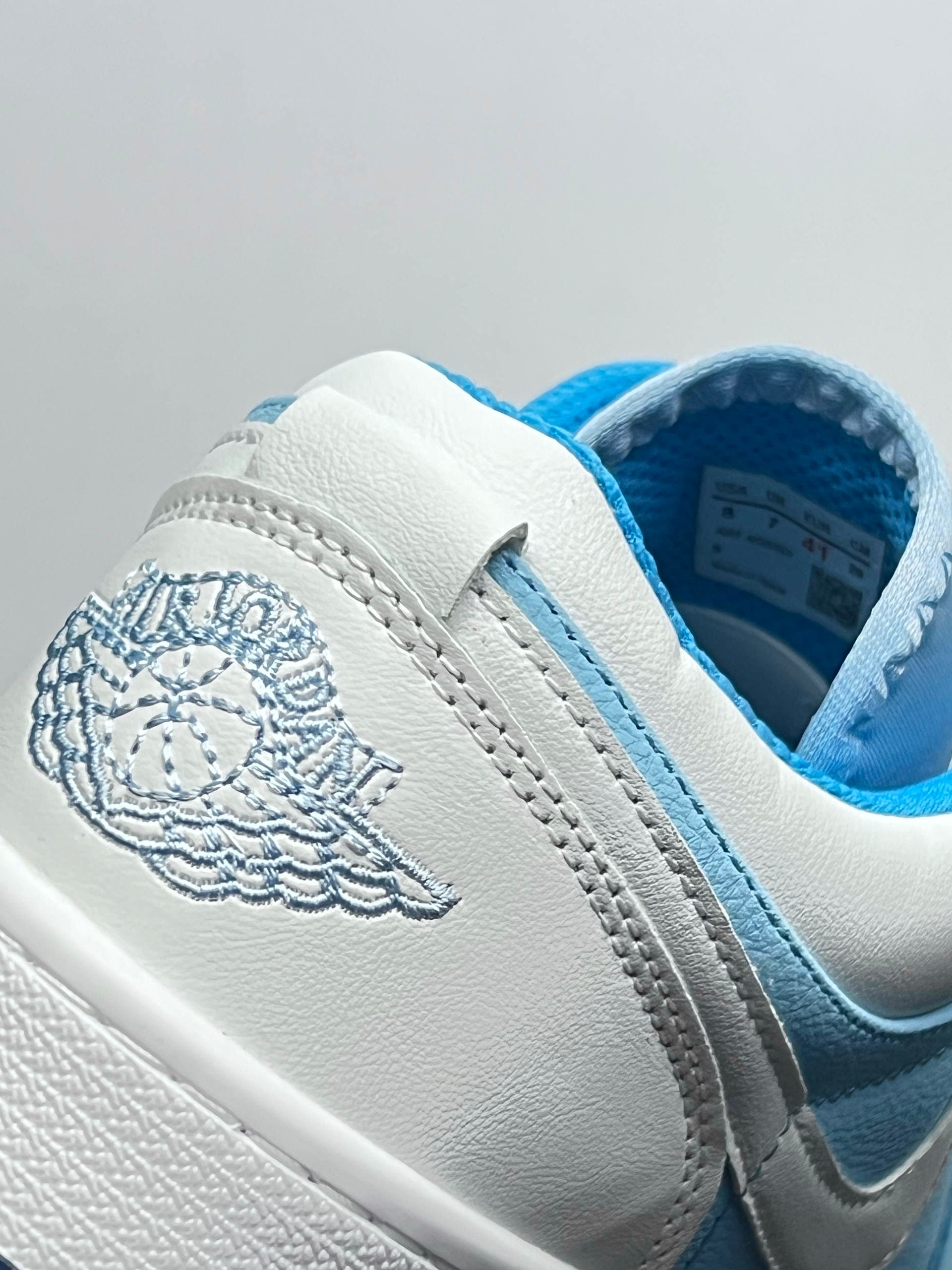 نایک مردانه جردن ۱ Sky Blue — تصویر ۷