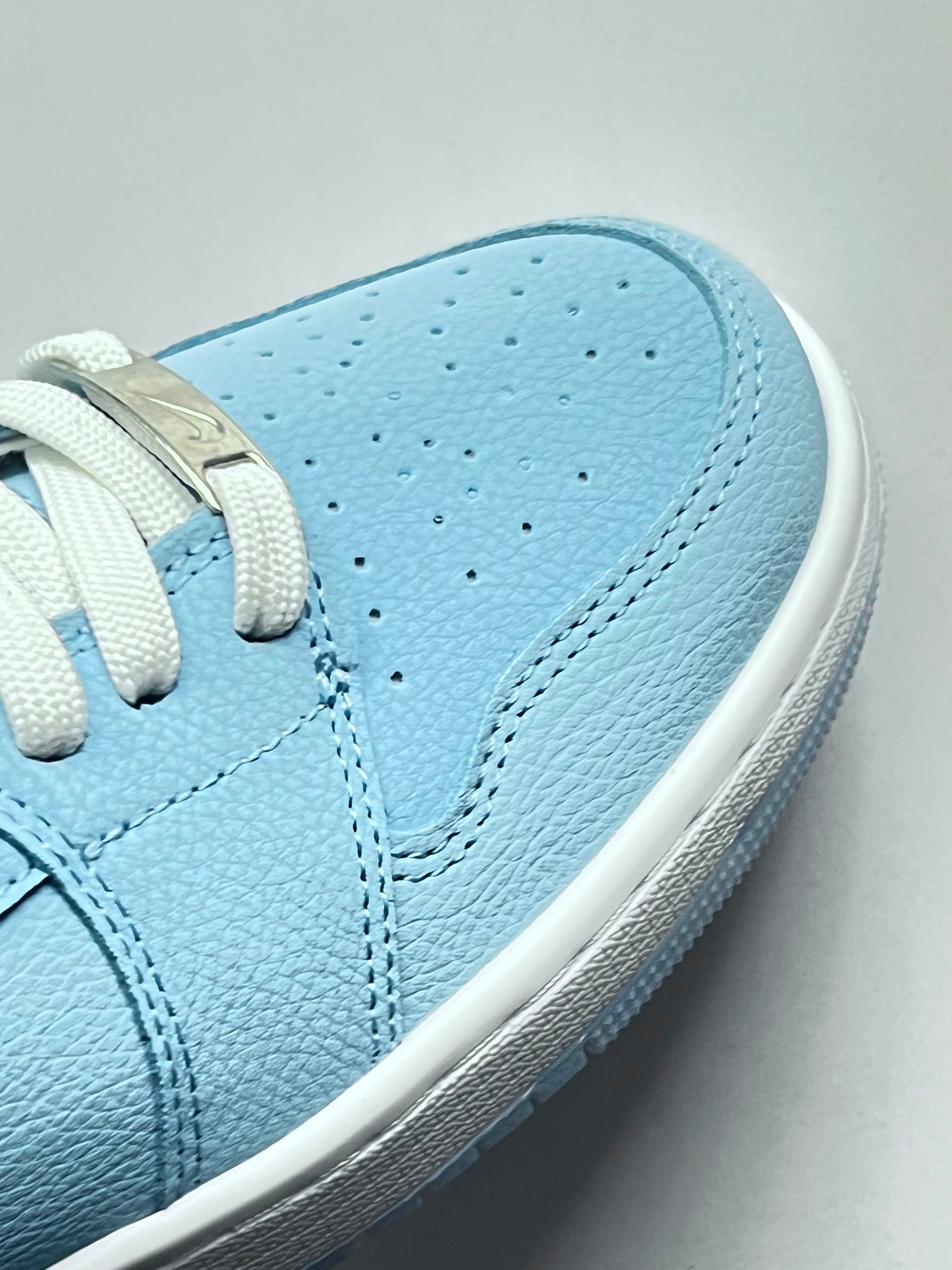 نایک مردانه جردن ۱ Sky Blue — تصویر ۴