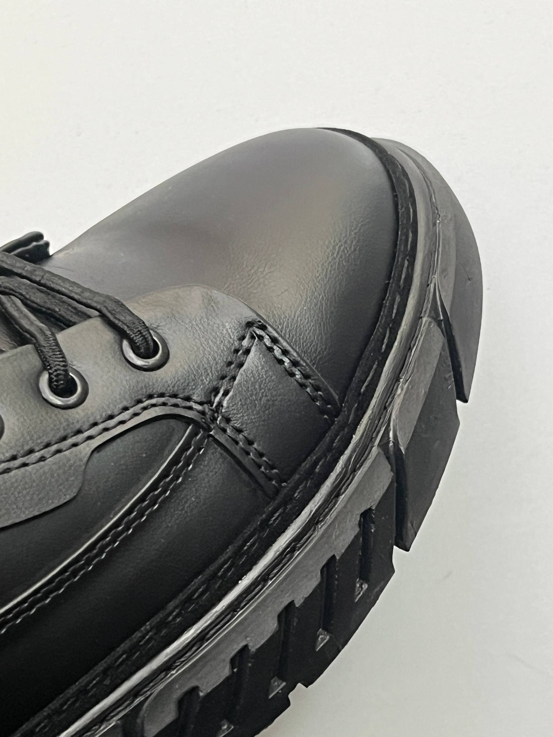 کفش مردانه ورساچ بامبو طرح دوختی — تصویر ۵