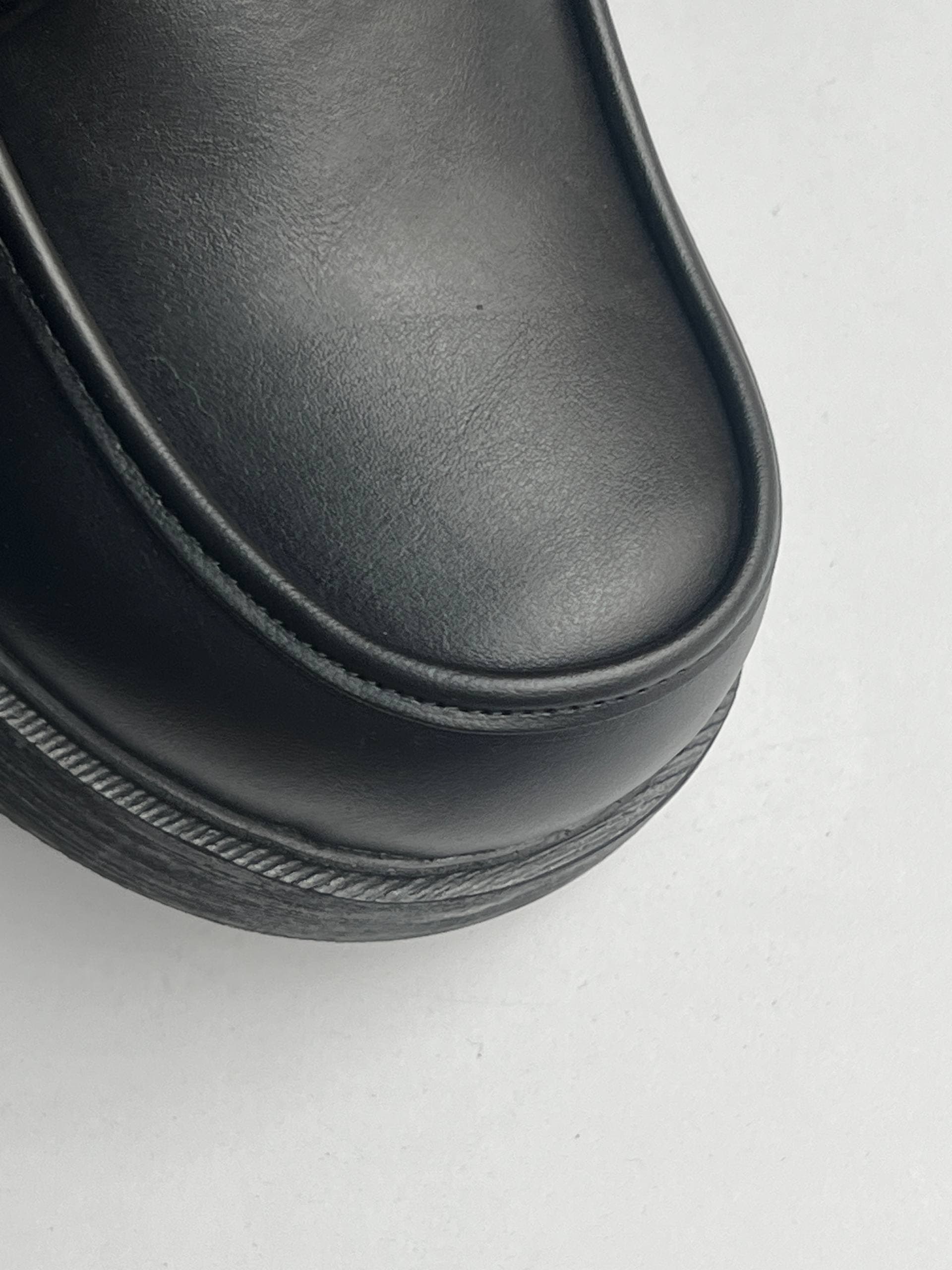 بوت مردانه چارلی زارا طرح ساعتی — تصویر ۴