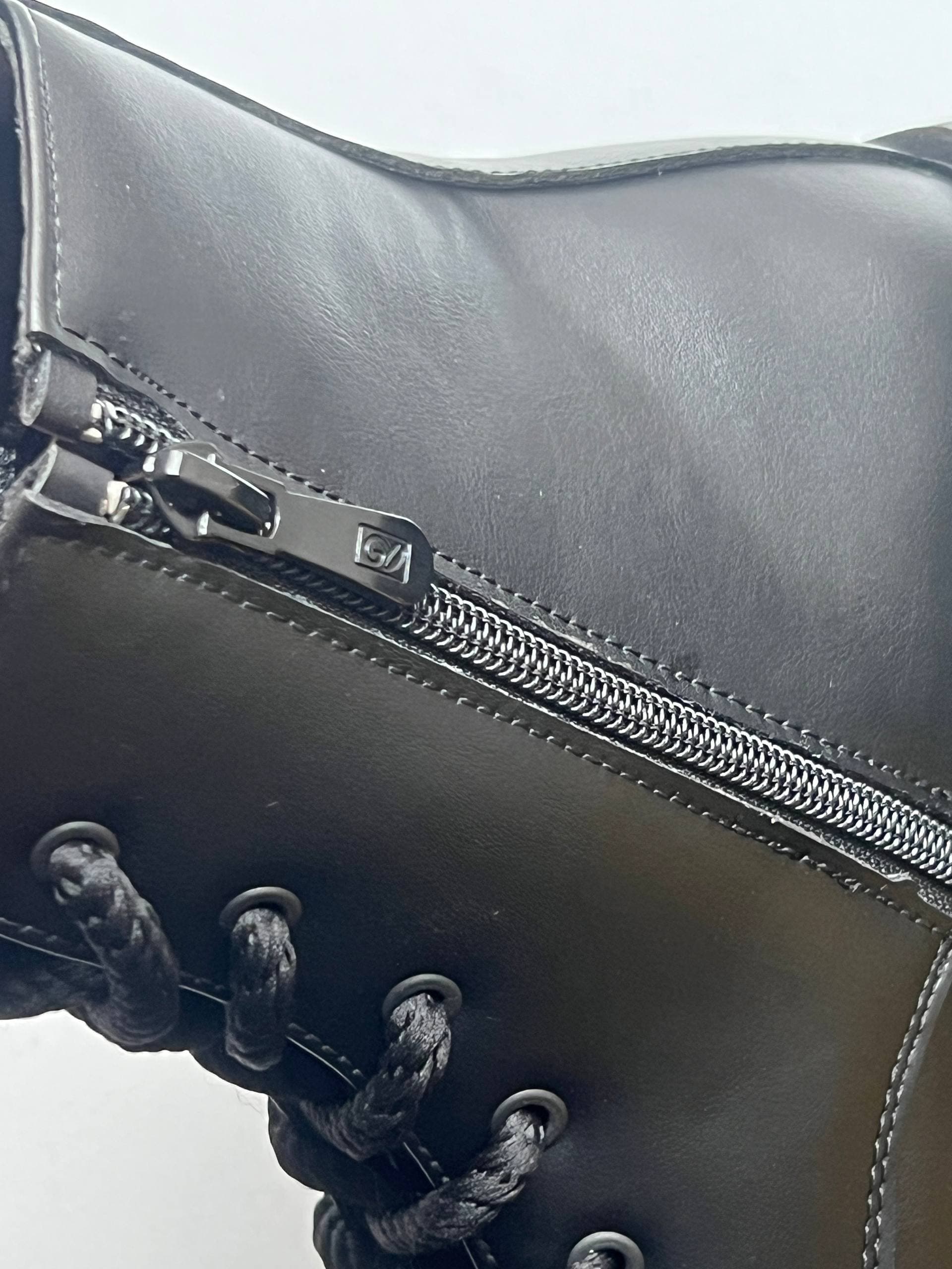 بوت مردانه چارلی زارا طرح ساعتی — تصویر ۵
