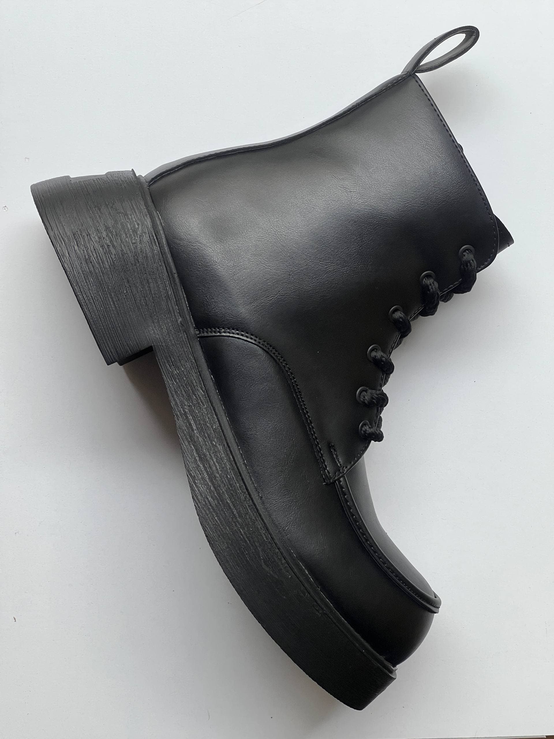 بوت مردانه چارلی زارا طرح ساعتی