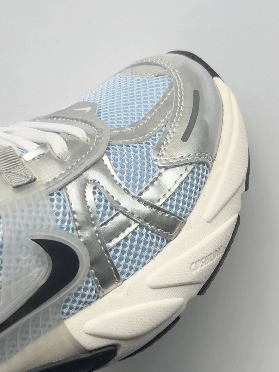 کتونی مردانه و زنانه نایک Nike Men’s and women’s V2K Run — تصویر ۴