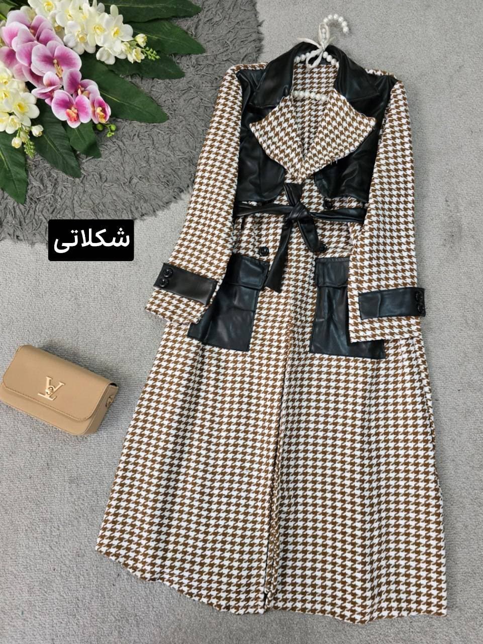 پالتو زنانه آناشید طرح پیرپو‌دل با جزئیات چرم بلند (کد: 3335) — تصویر ۳