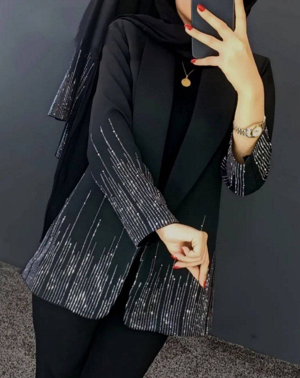 کت زنانه نگین‌دار مدل آبشاری، پارچه مازراتی مشکی (کد: ۵۷۳۹) — تصویر ۴