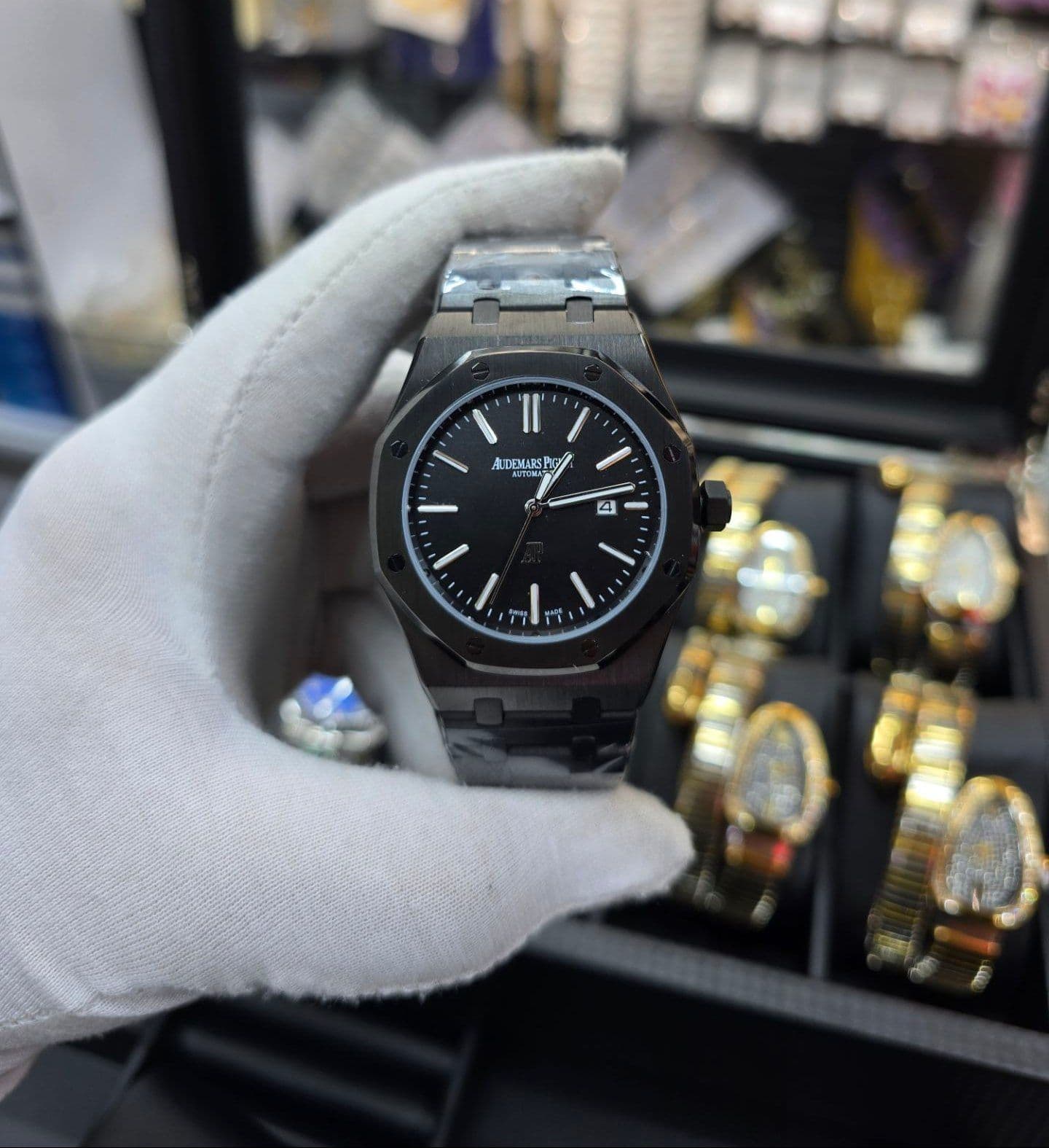 ساعت مچی مردانه اودمار پیگه Audemars Piguet (AP) مدل رویال اوک اورجینال؛ مظهر اصالت، ابهت و طراحی ماندگار سوئیسی | کد 323
