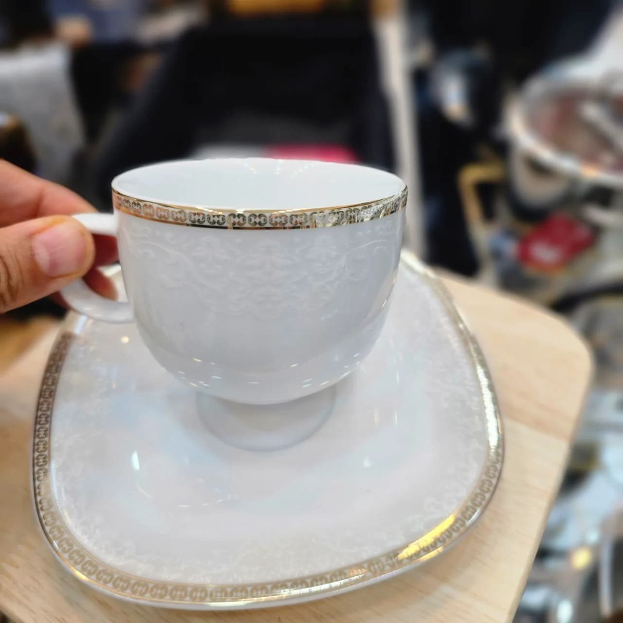فنجان ریوا طلایی قالب کواترو چینی زرین درجه 3 — تصویر ۴