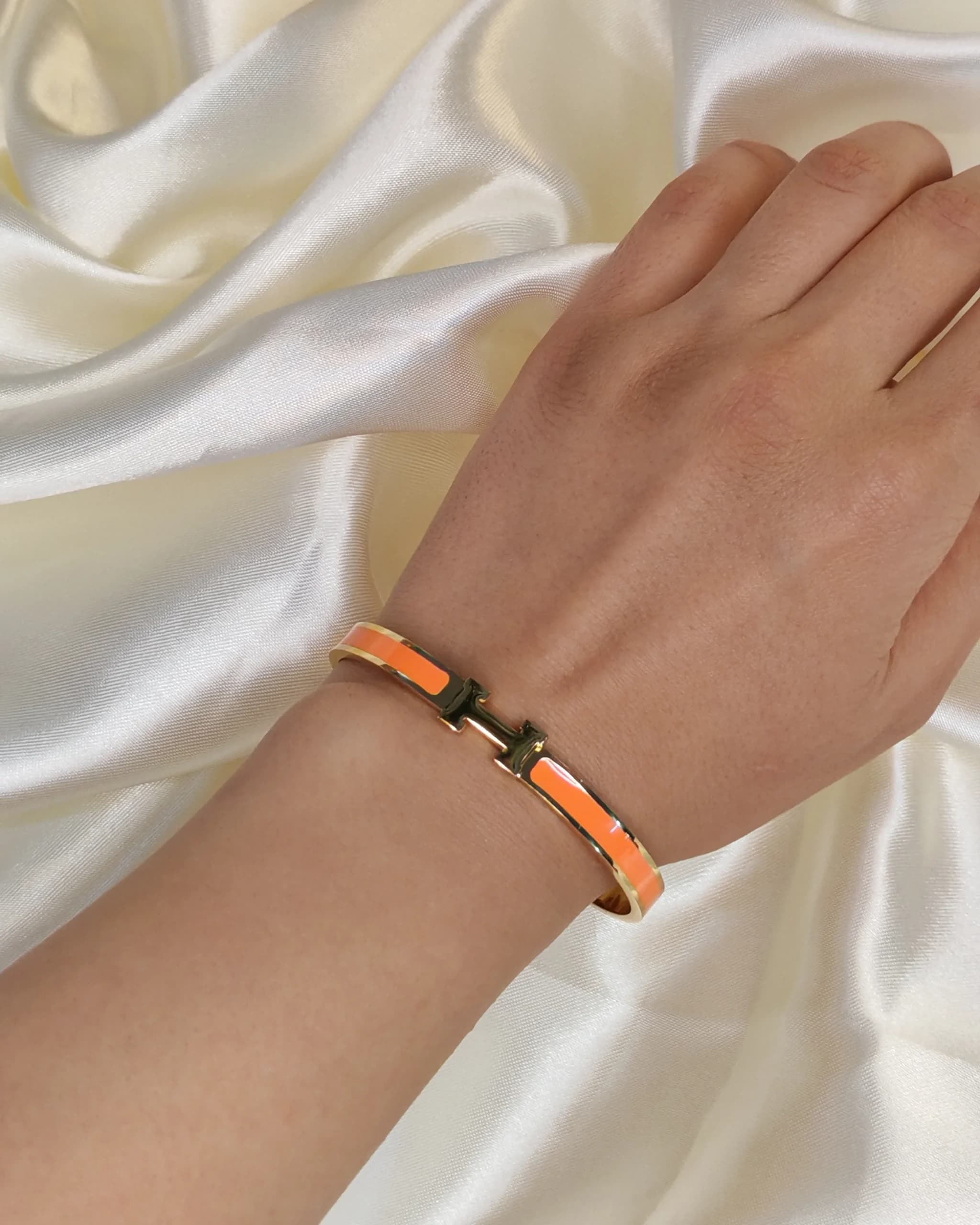 دستبند بنگل هرمس (Hermes) | رنگ نارنجی — تصویر ۲