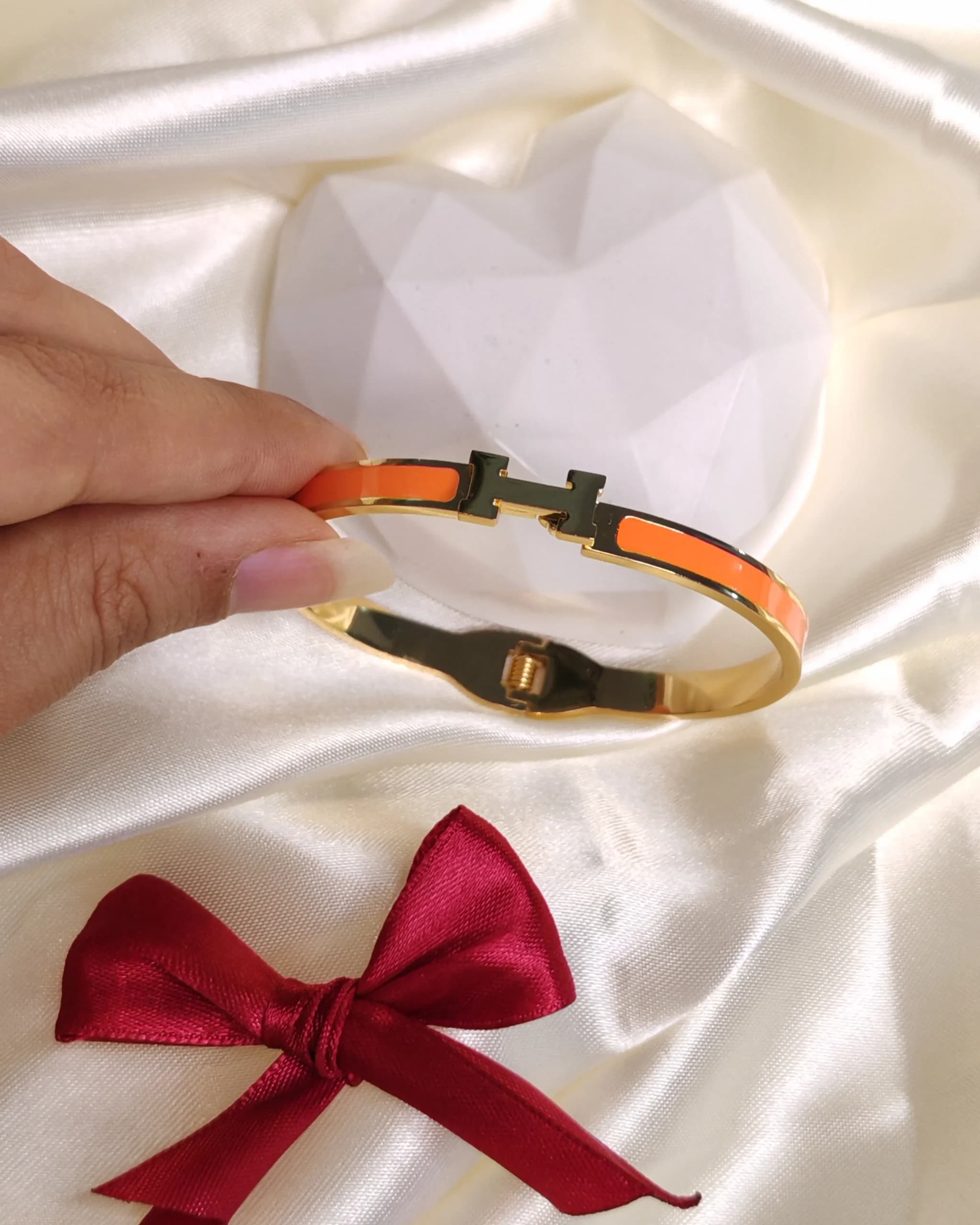 دستبند بنگل هرمس (Hermes) | رنگ نارنجی — تصویر ۴