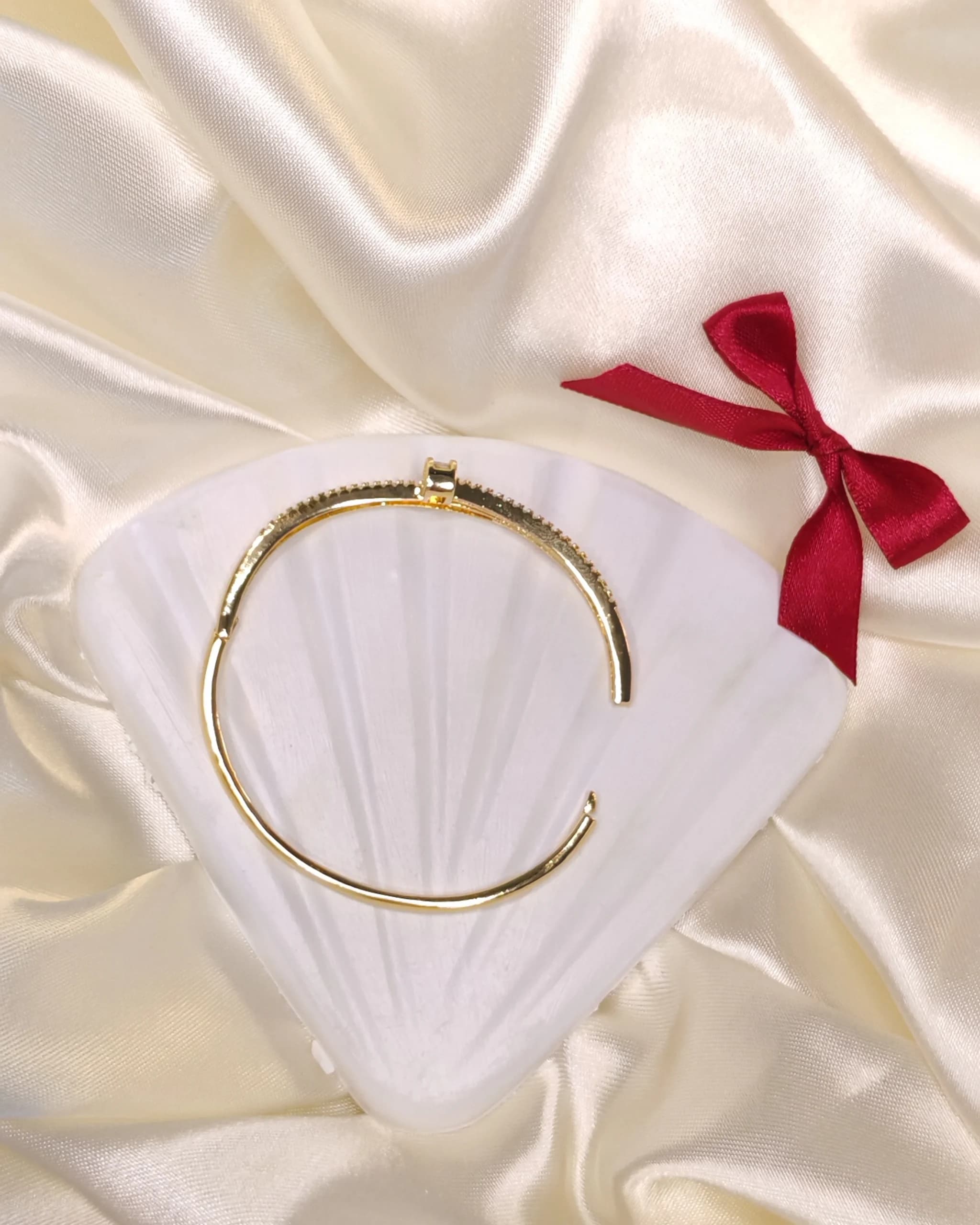 دستبند بنگل میخ کارتیه جواهری(Cartier Love) طلایی — تصویر ۸