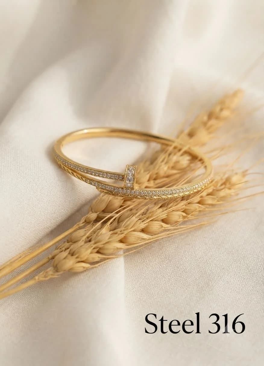 دستبند بنگل میخ کارتیه جواهری(Cartier Love) طلایی