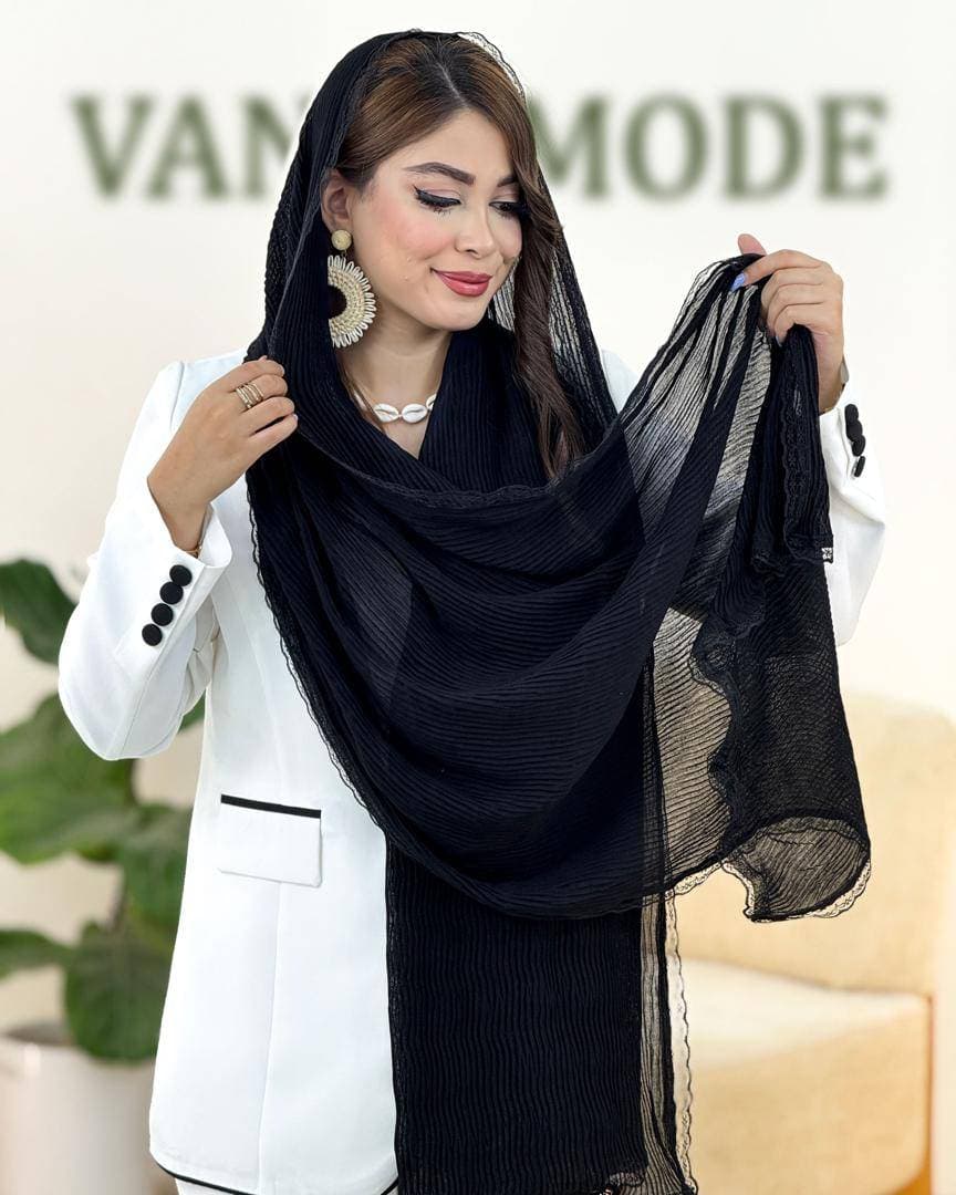 شال پلیسه لبه توری زنانه مجلسی مشکی (کد: ۹۸۶۱)