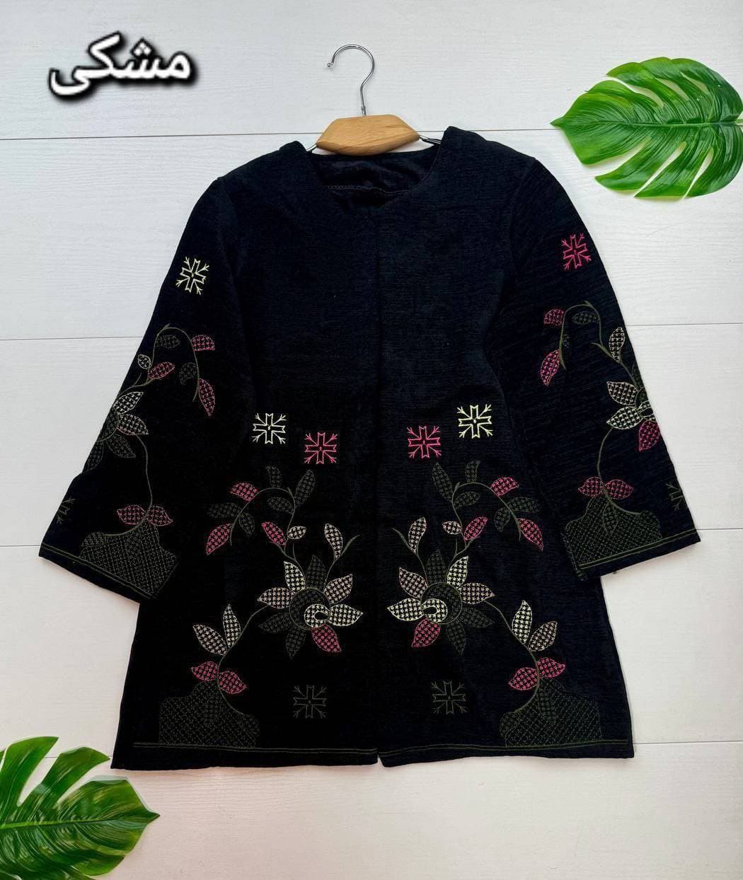 مانتو مجلسی مخمل گلدوزی زنانه مدل رازقی مشکی (کد: ۴۵۶۲) — تصویر ۳