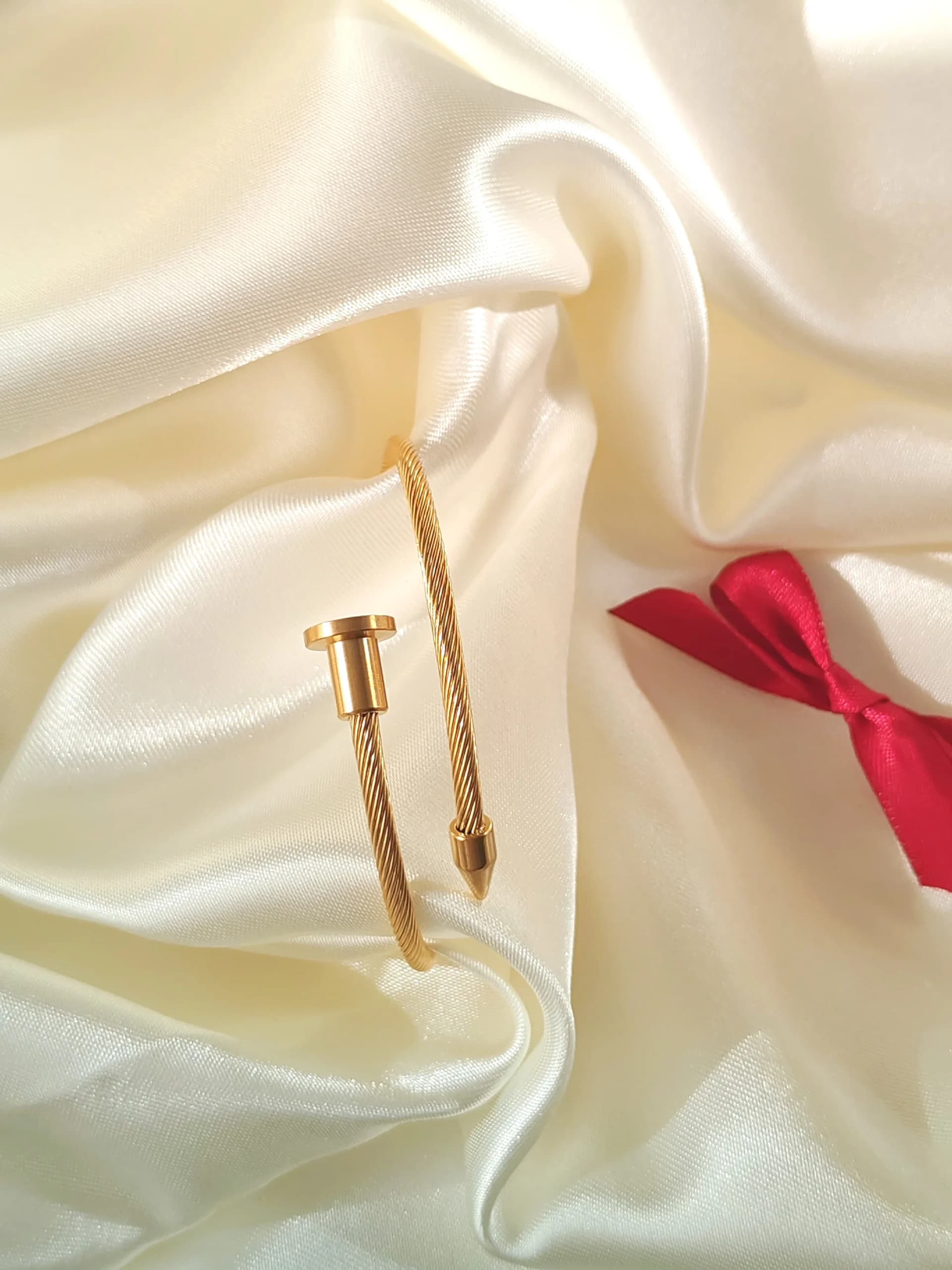 دستبند بنگل فنری میخ کارتیه (Cartier Love) طلایی