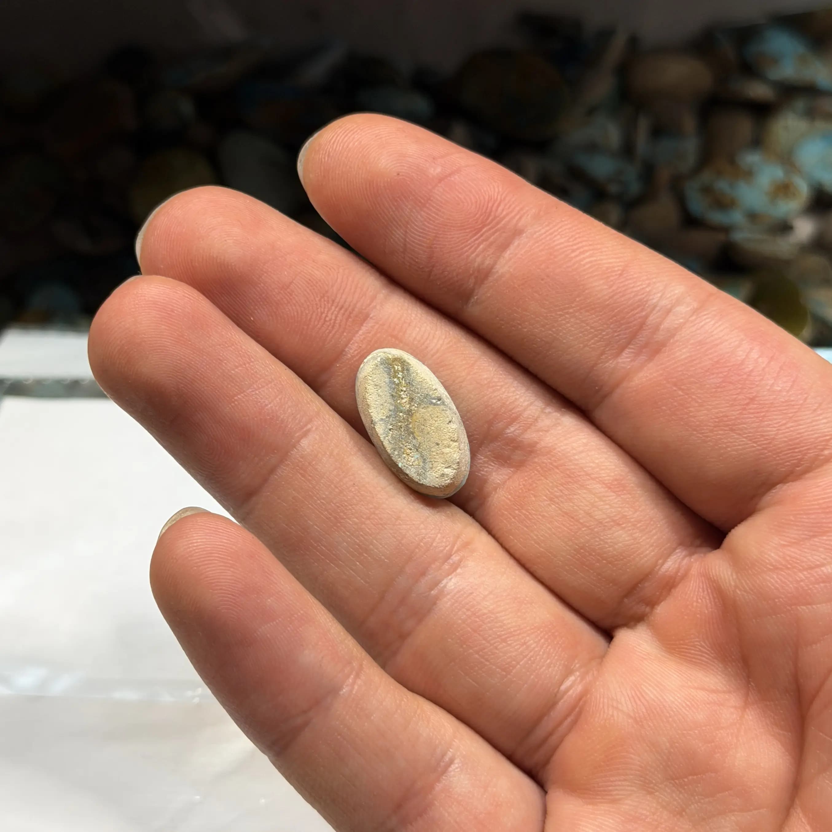 سنگ فیروزه اصل نیشابوری مناسب ساخت گردنبند کد2684 — تصویر ۲