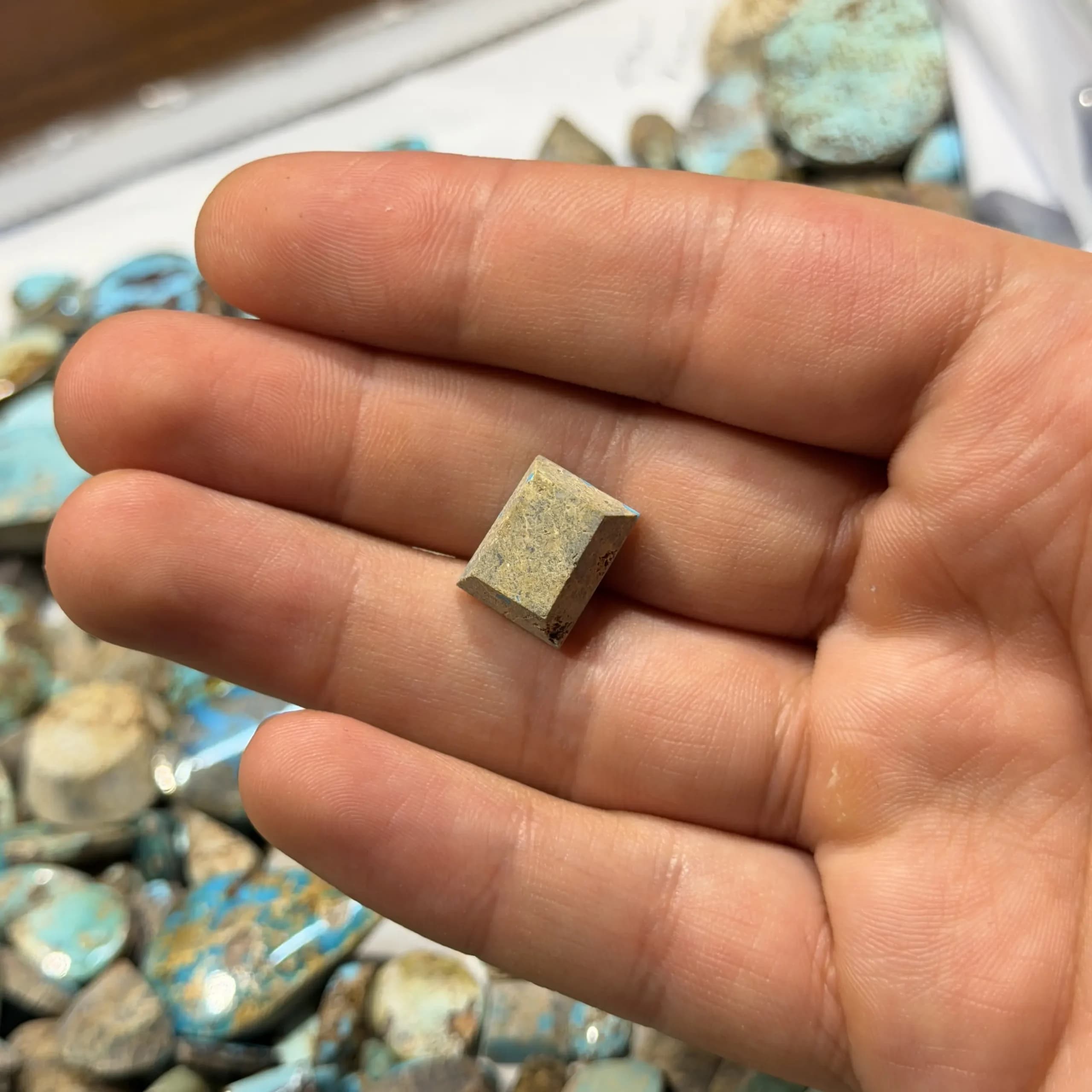سنگ فیروزه اصل نیشابوری تراش مستطیلی کد2649 — تصویر ۲